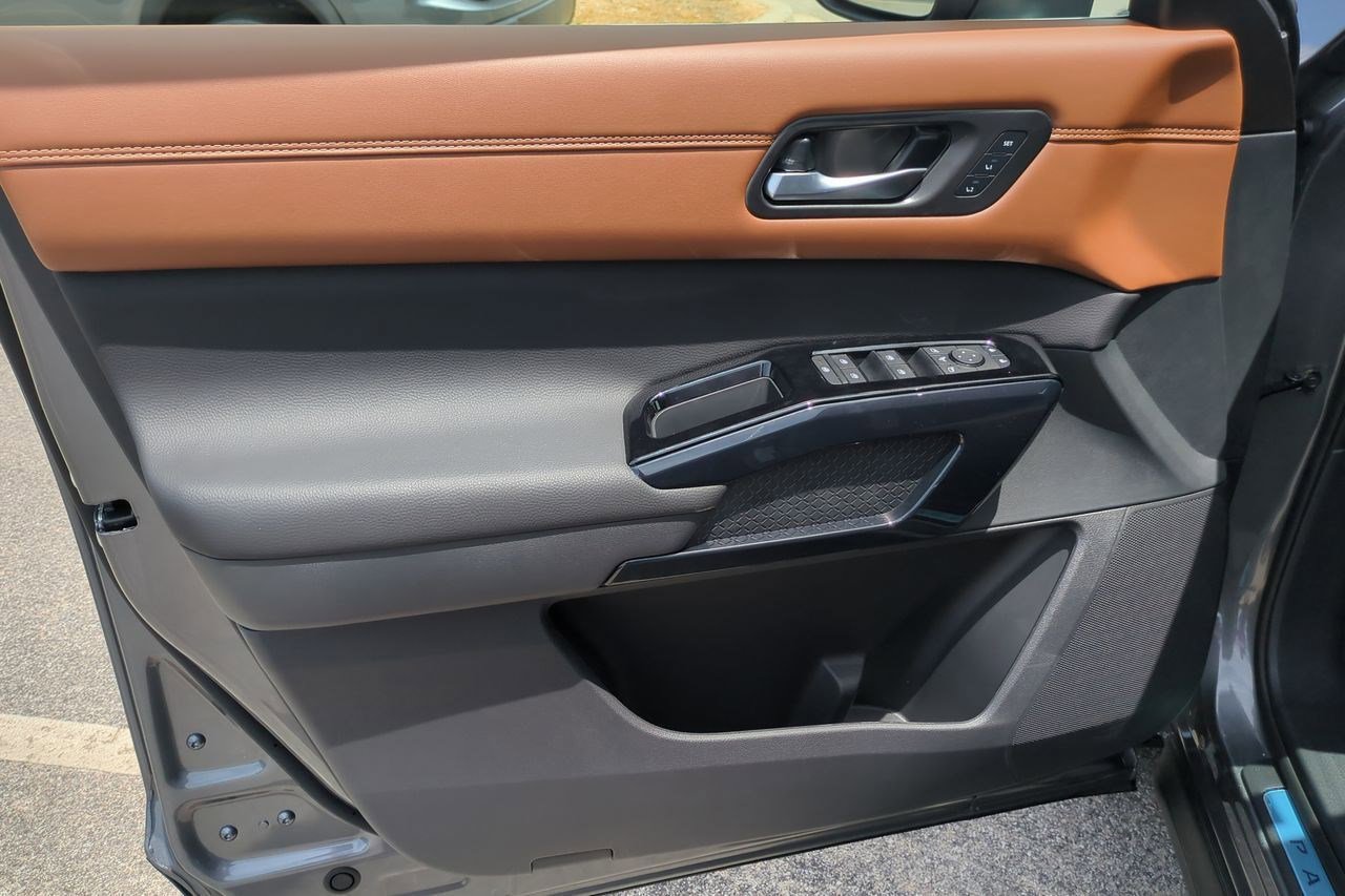 New 2026 Nissan Pathfinder Platinum AWD/4WD image 12