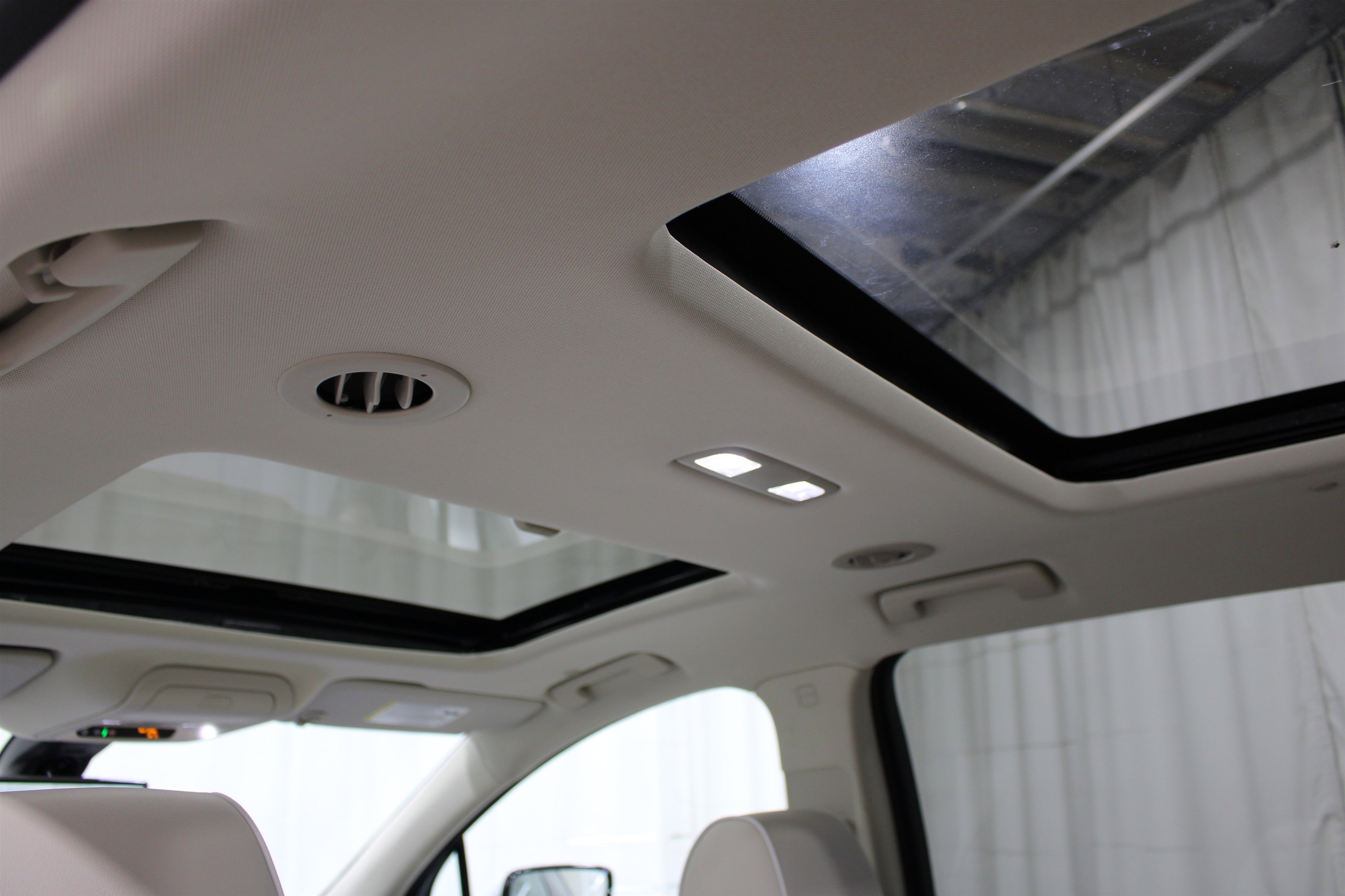 Used 2022 Buick Enclave Avenir w/ Avenir Technology Package AWD/4WD image 16