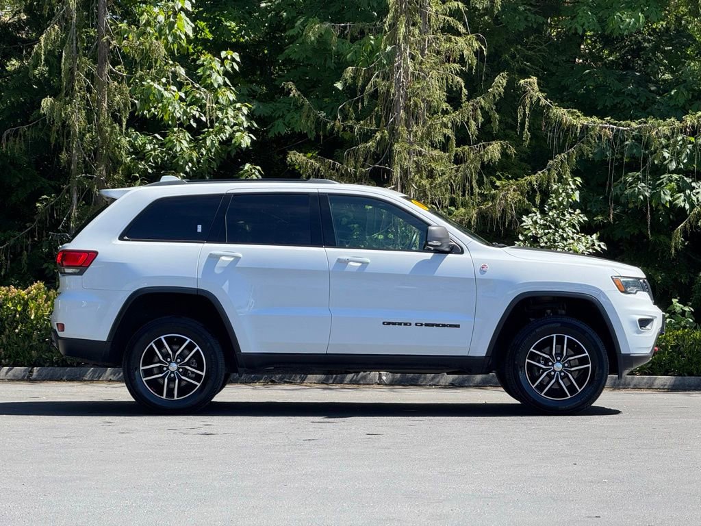 Used 2018 Jeep Grand Cherokee Trailhawk w/ Trailhawk Luxury Group AWD/4WD image 27