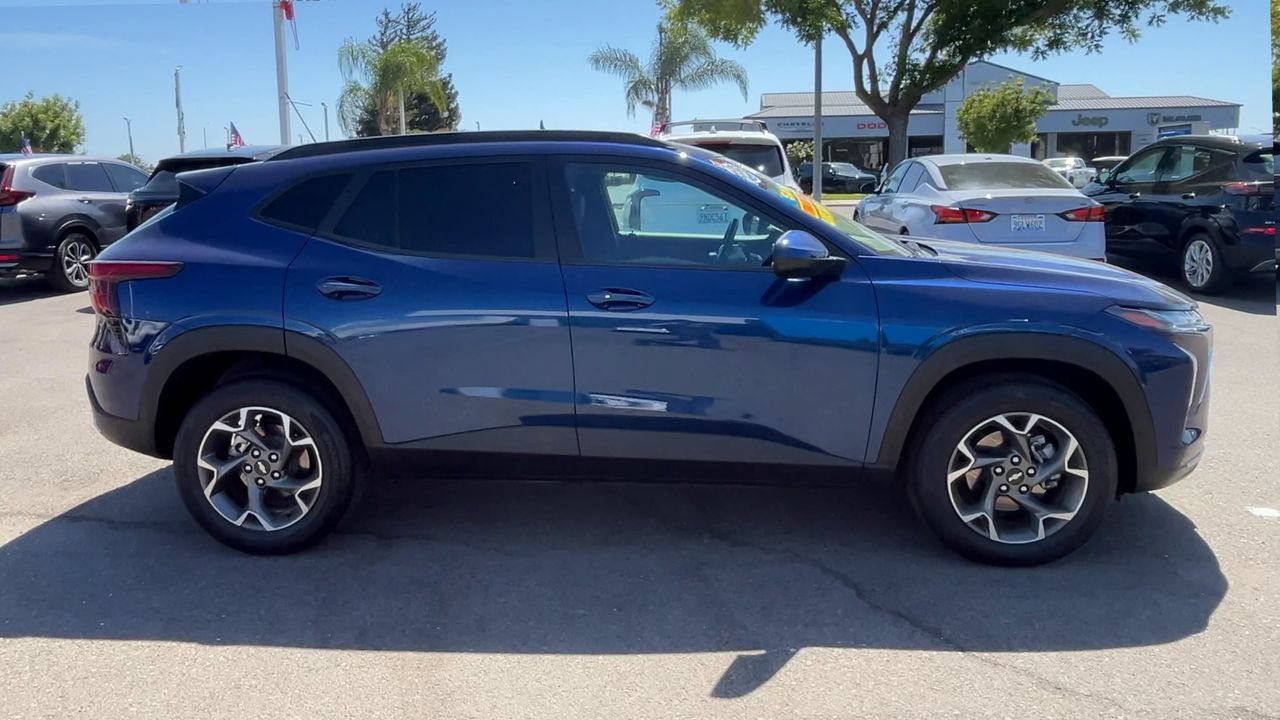 Used 2024 Chevrolet Trax LT w/ LT Convenience Package FWD image 8