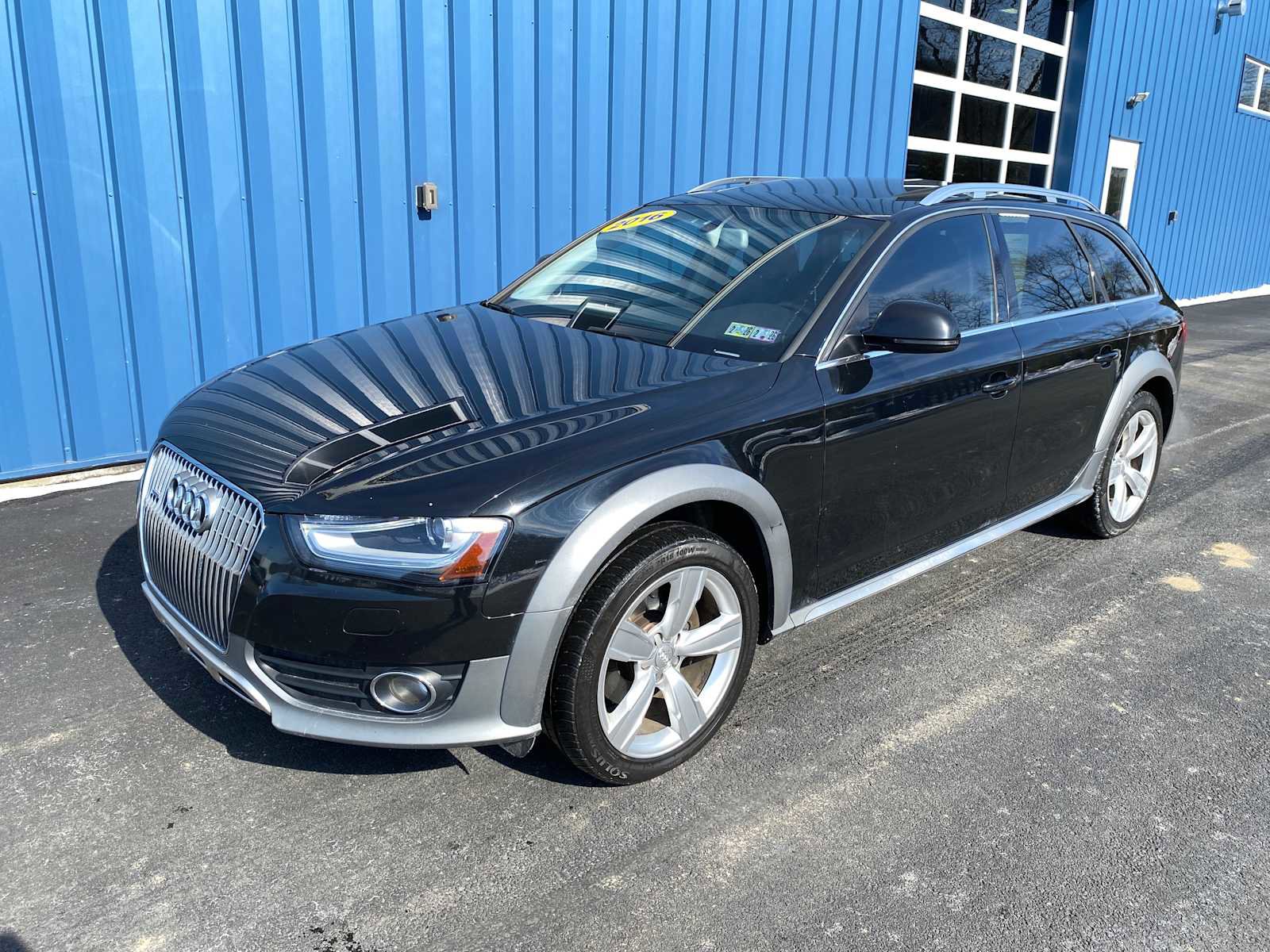 Used 2016 Audi A4 Premium Plus w/ Technology Package image 2