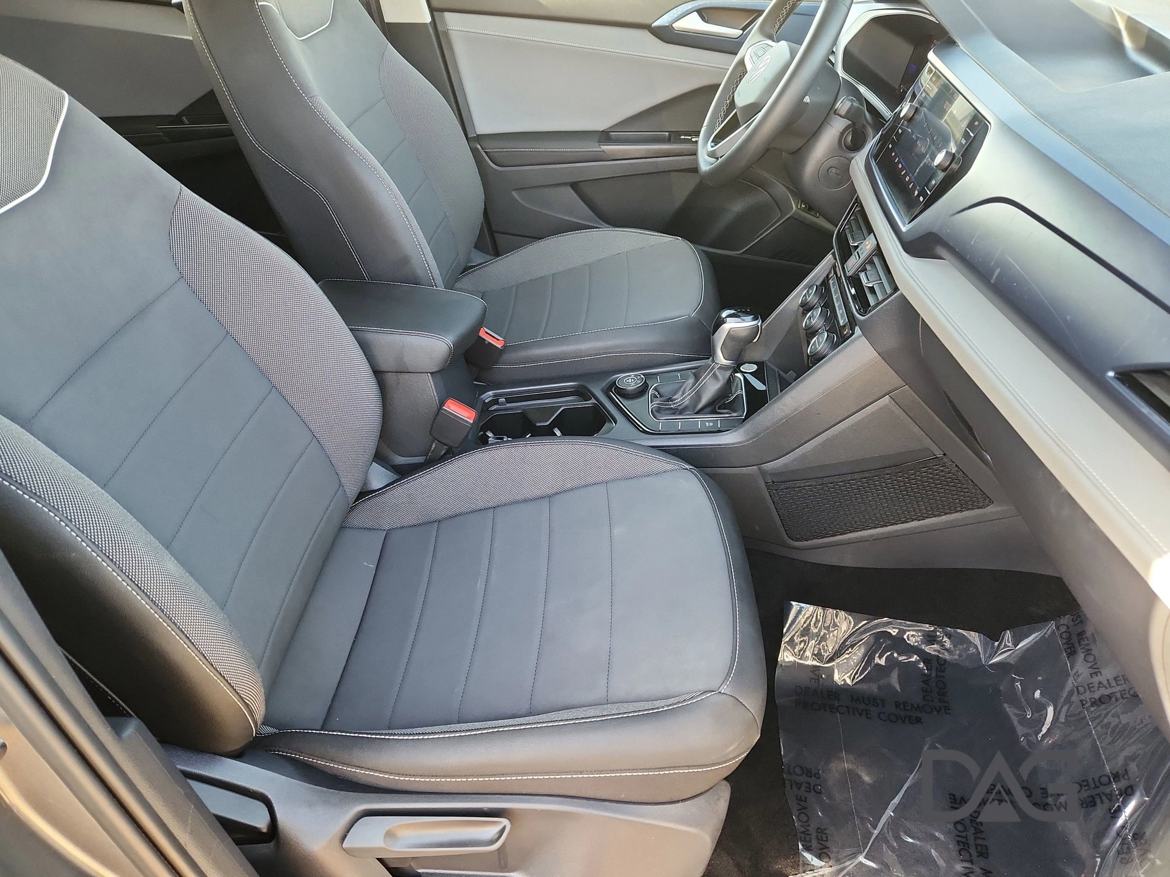 Used 2024 Volkswagen Taos SE image 25