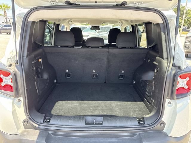 Used 2023 Jeep Renegade Latitude AWD/4WD image 32