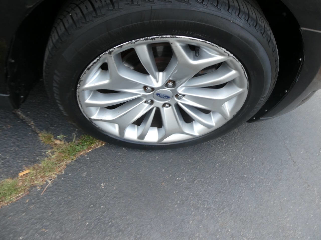 Used 2019 Ford Taurus Limited image 27