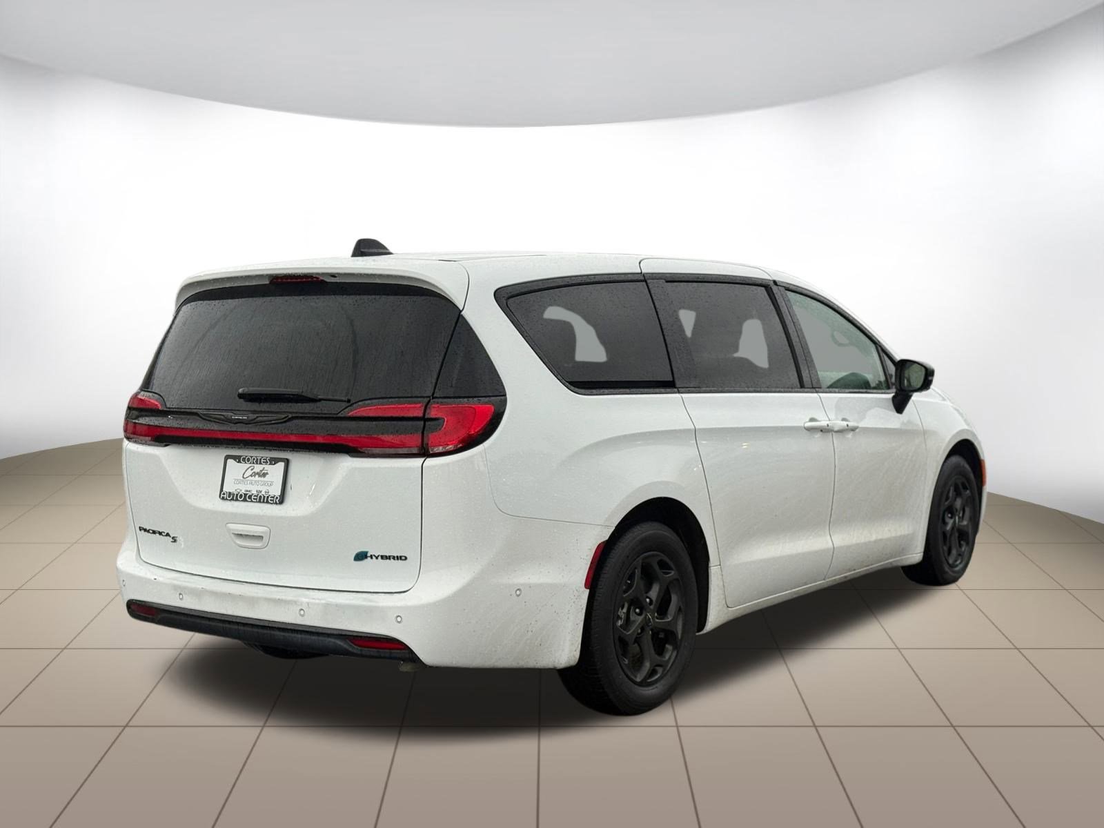 Used 2024 Chrysler Pacifica Limited FWD image 7