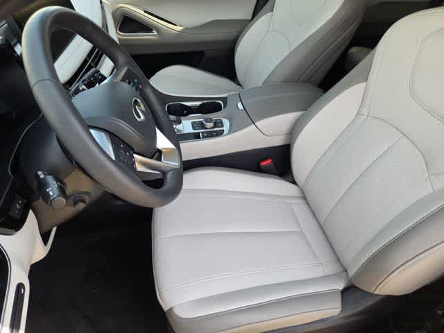Used 2027 INFINITI QX60 Luxe w/ Cargo Package FWD image 11