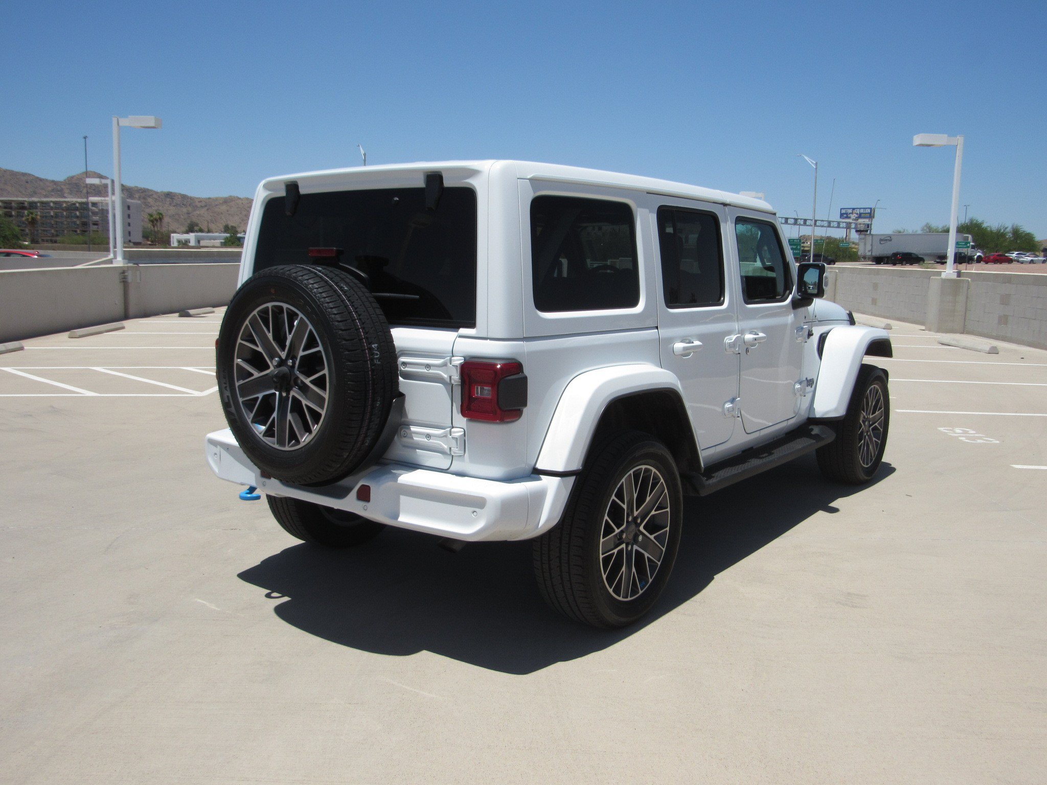 Used 2023 Jeep Wrangler Unlimited Sahara AWD/4WD image 5