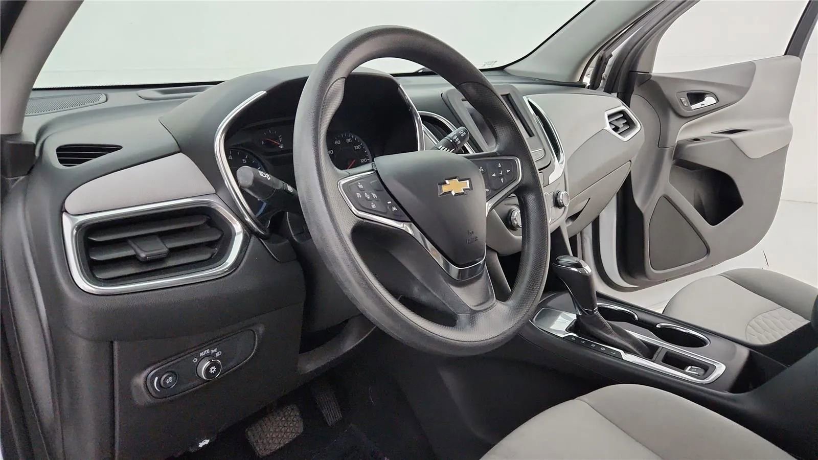 Used 2021 Chevrolet Equinox LS FWD image 44