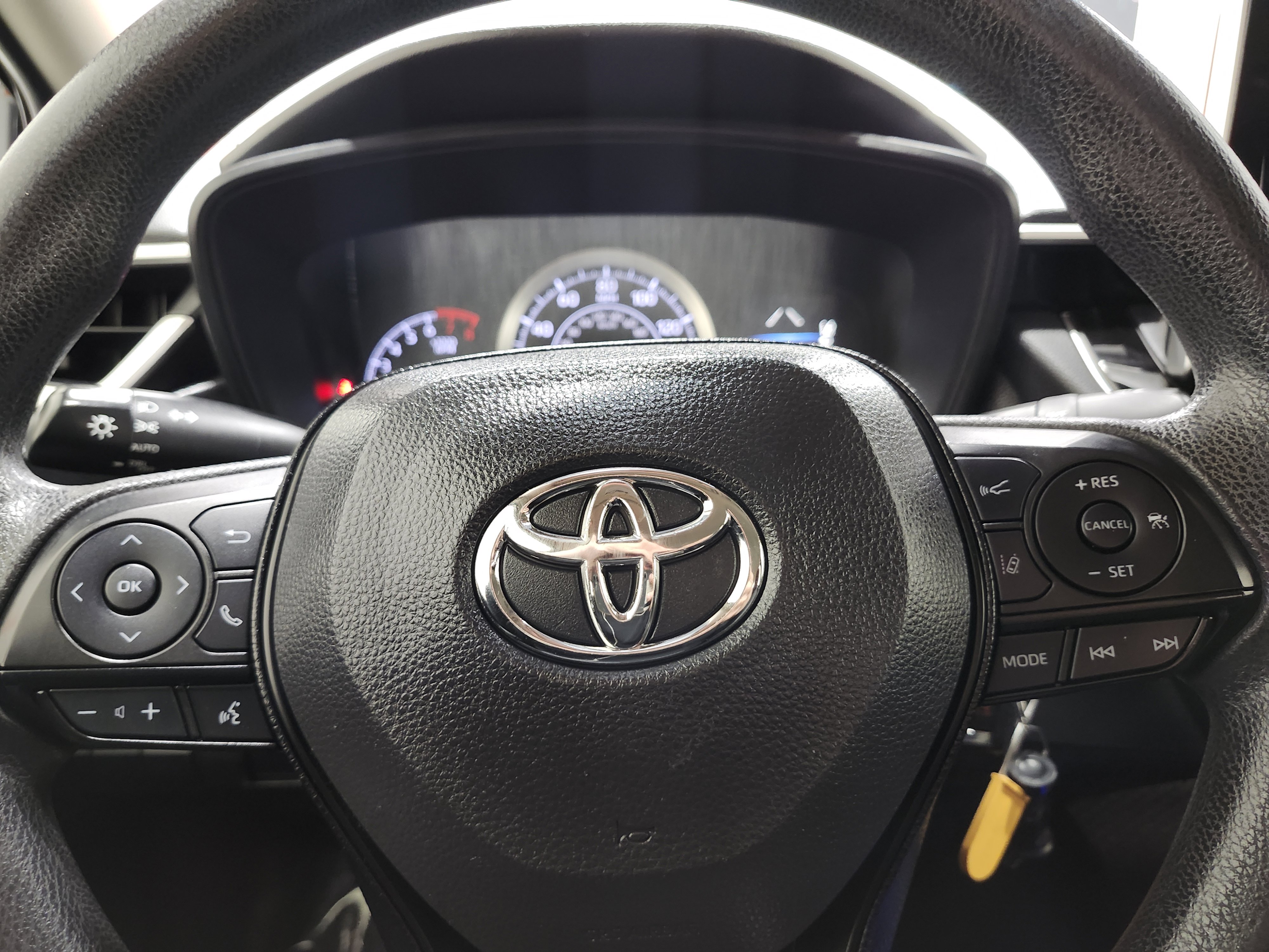 Used 2020 Toyota Corolla LE image 25