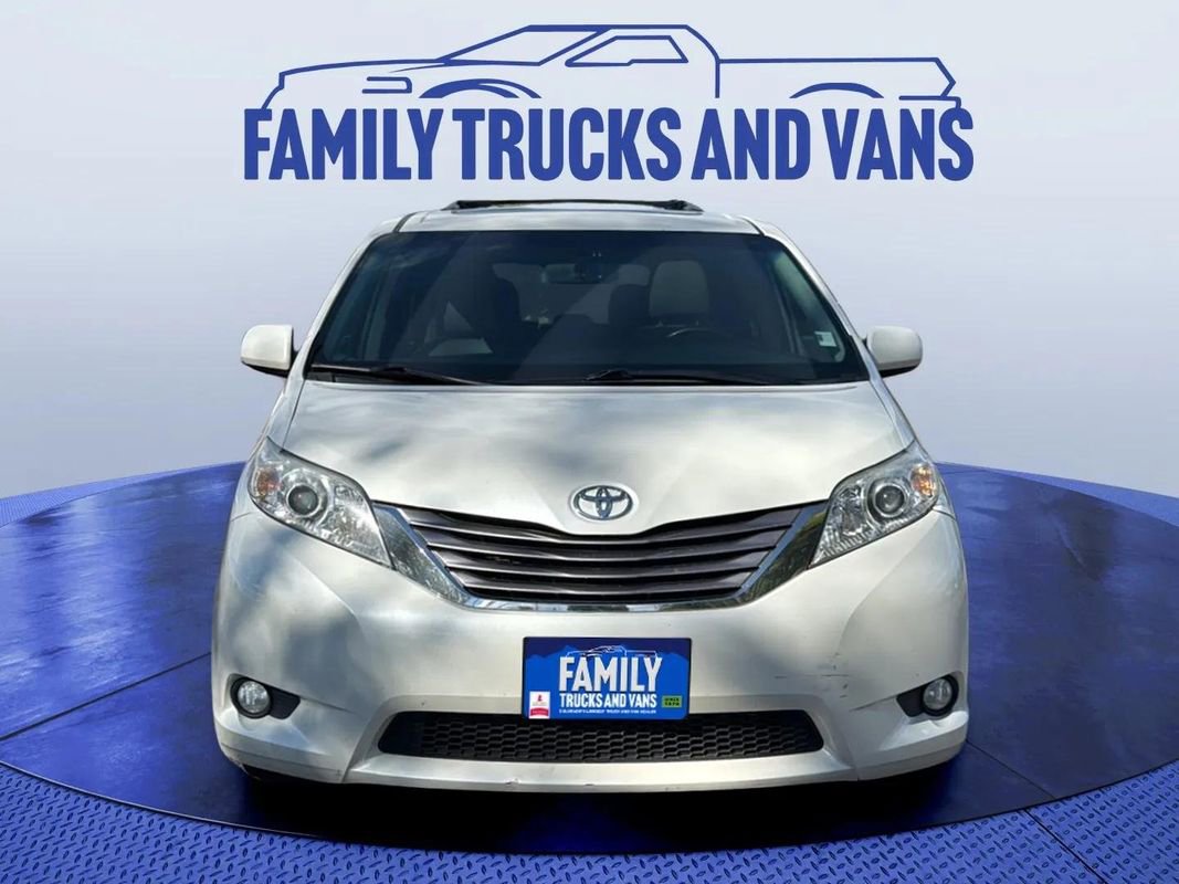 Used 2015 Toyota Sienna XLE image 8