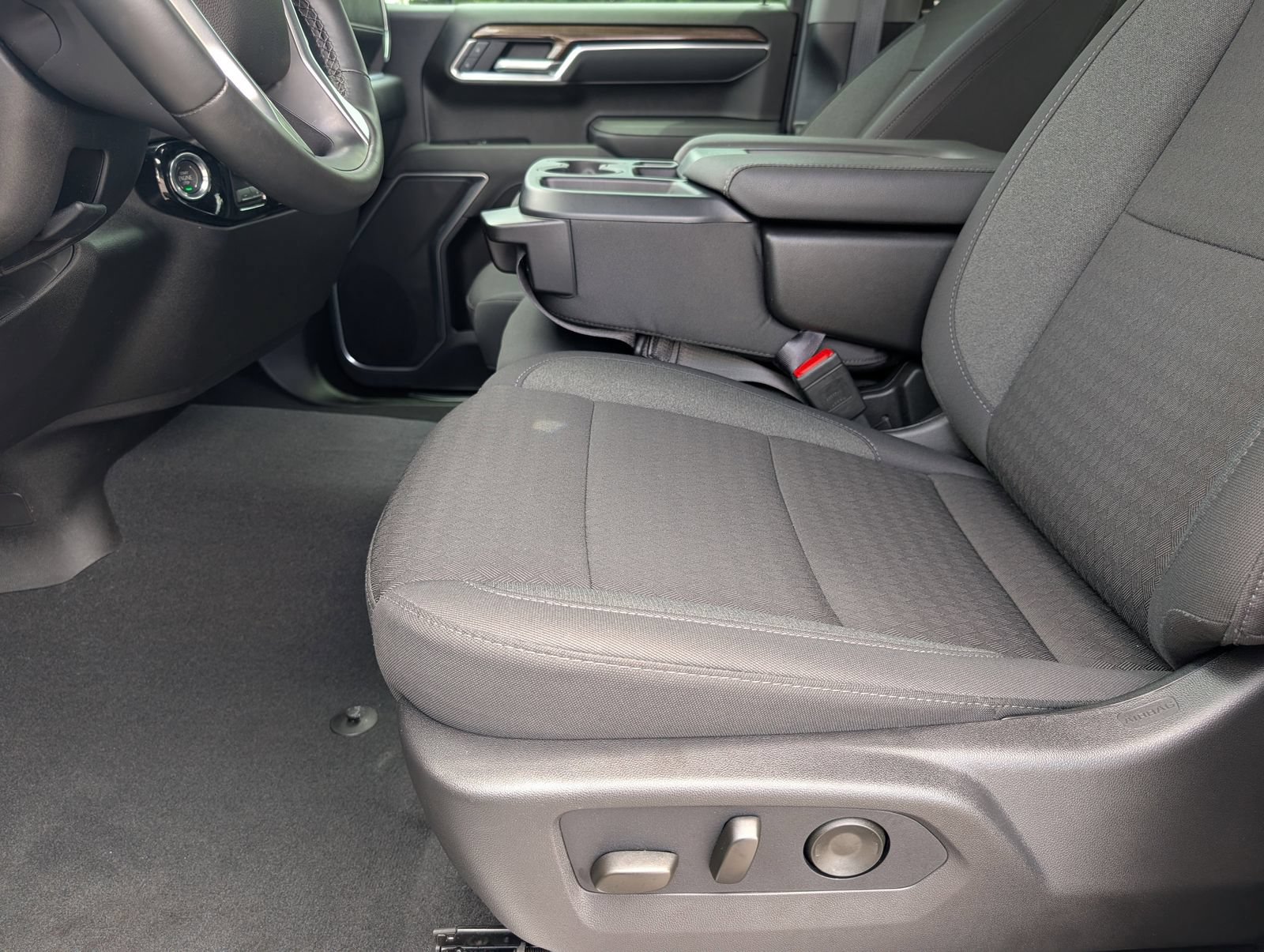 Used 2026 Chevrolet Silverado 1500 LT AWD/4WD image 15