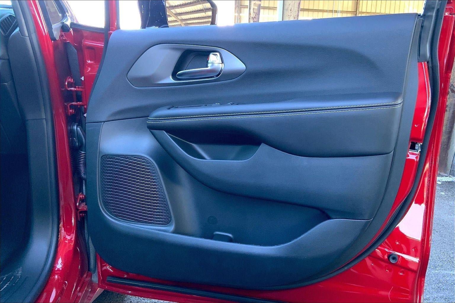 New 2026 Chrysler Voyager LX FWD image 23