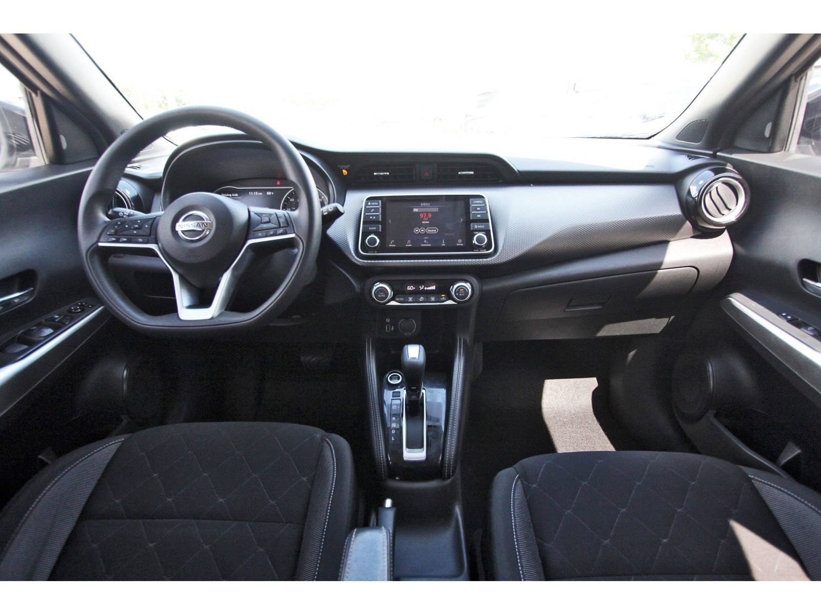 Used 2019 Nissan Kicks SV image 9