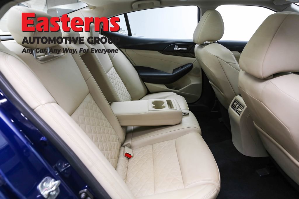 Used 2016 Nissan Maxima Platinum w/ Interior Lighting Package image 27