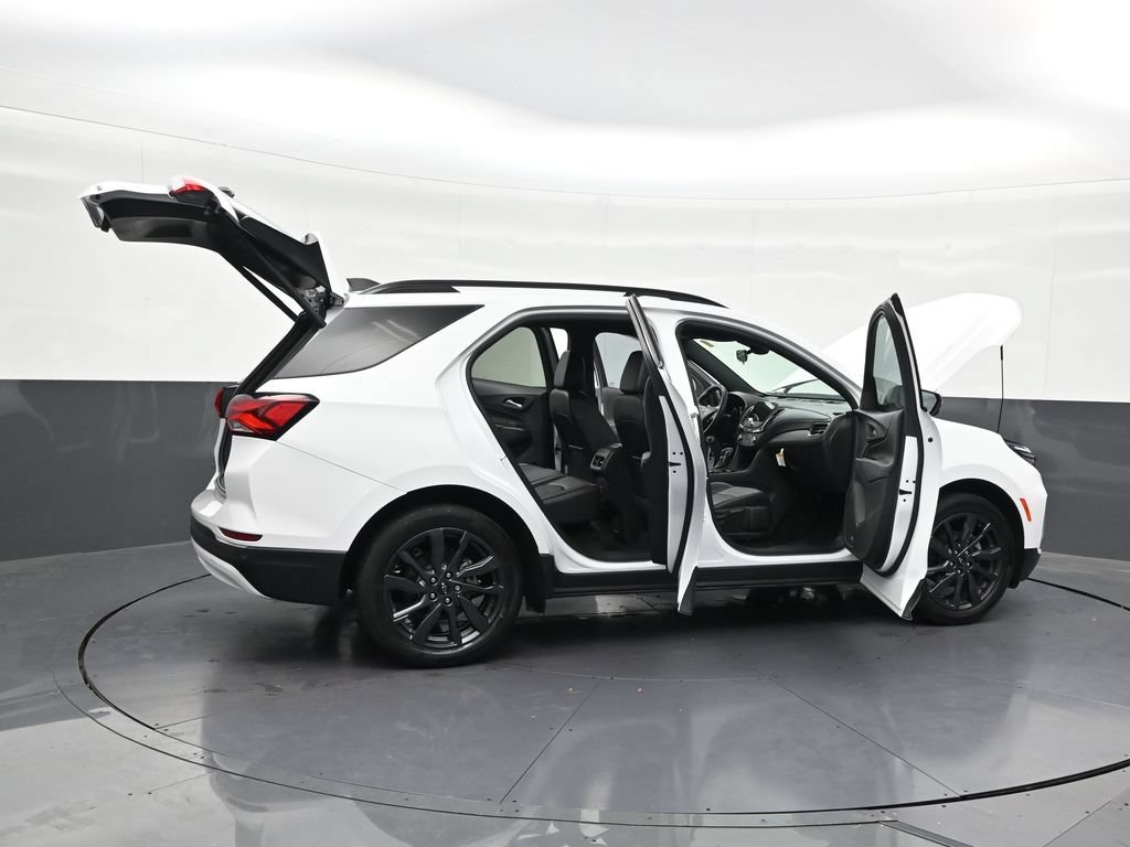 Used 2023 Chevrolet Equinox RS w/ RS Leather Package FWD image 31