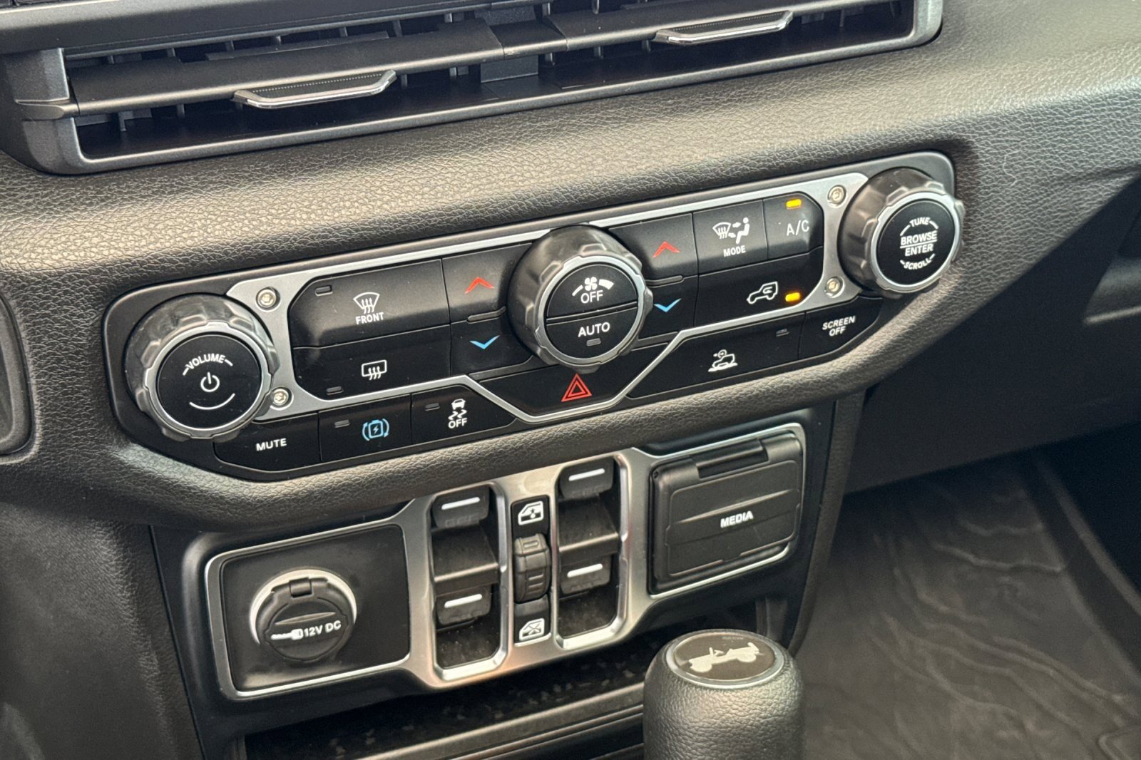 Used 2024 Jeep Wrangler Unlimited AWD/4WD image 19