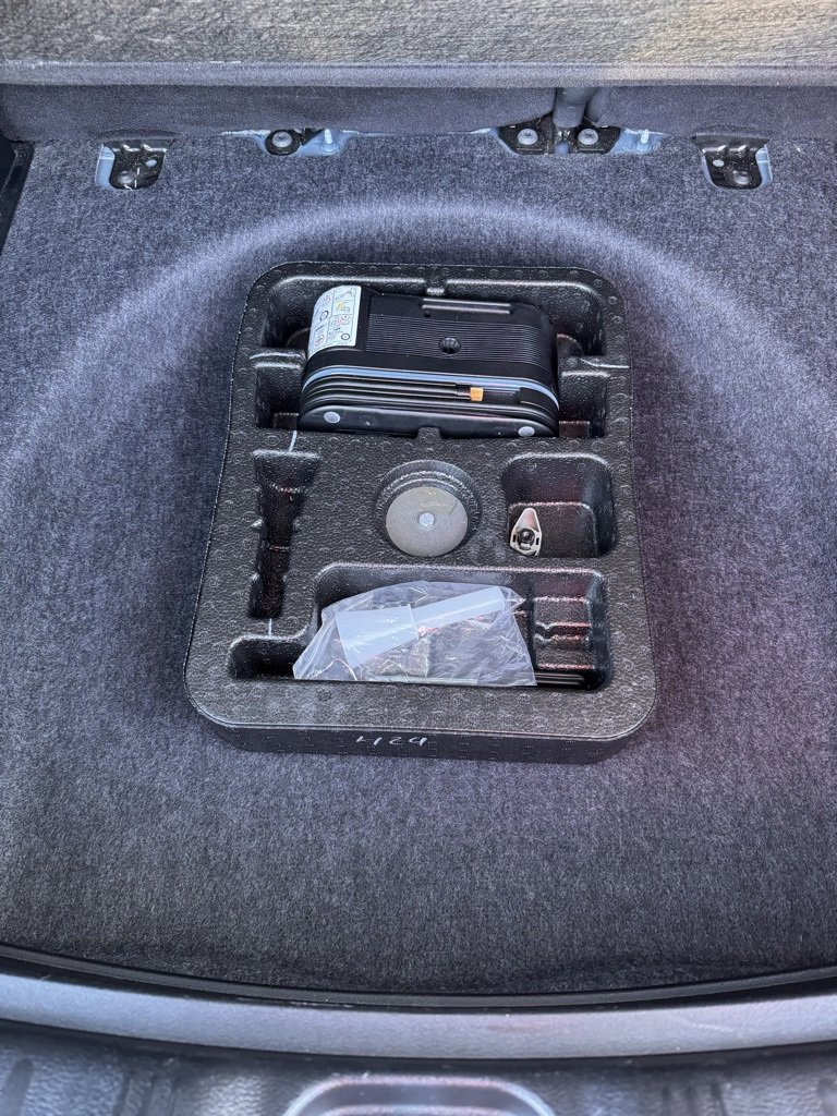 Used 2018 Jeep Compass Sport w/ Tech Group image 16