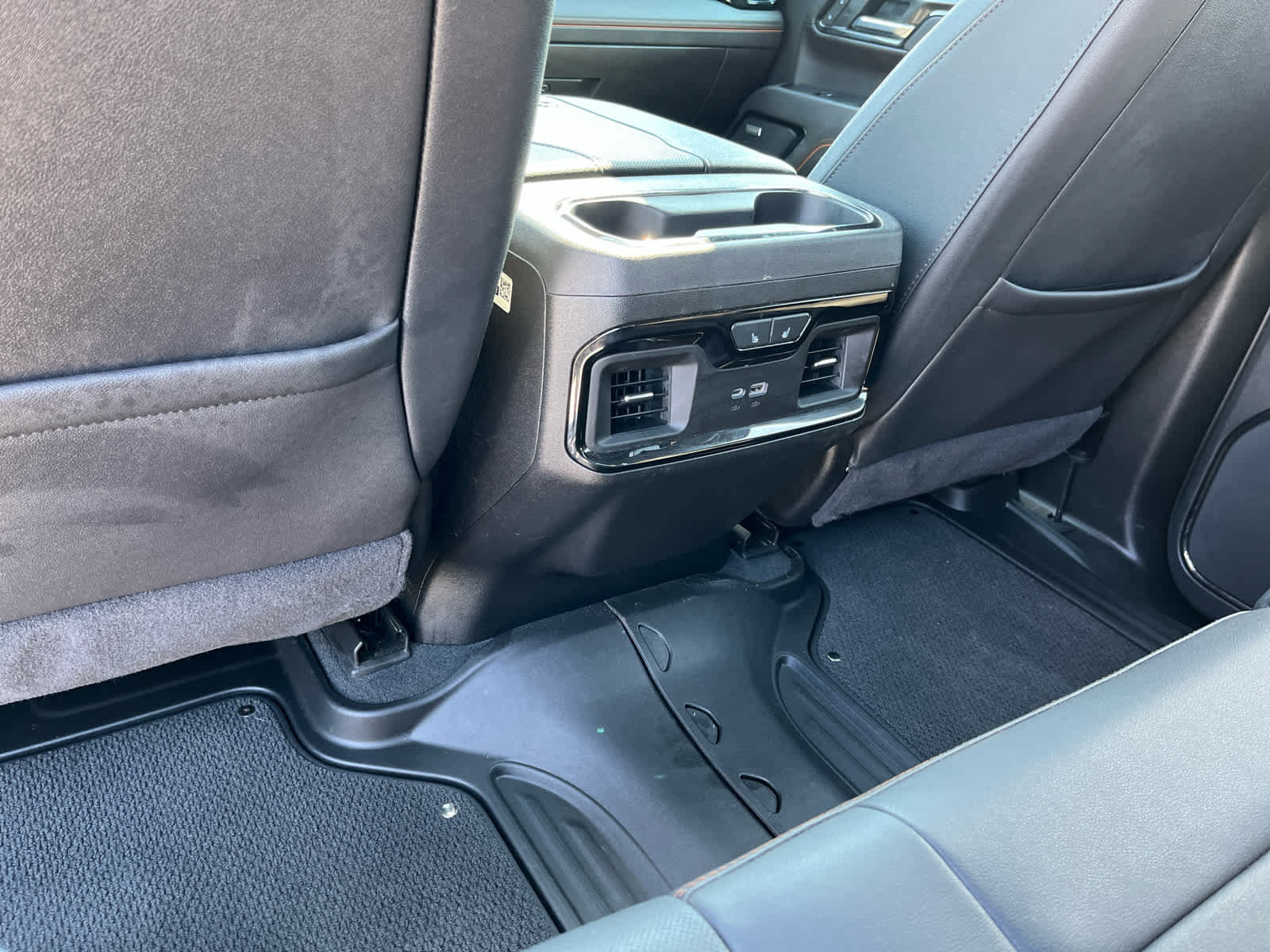 Used 2025 GMC Sierra 2500 AT4 w/ AT4 Premium Plus Package AWD/4WD image 26