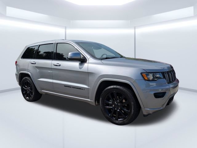 Used 2018 Jeep Grand Cherokee Altitude RWD image 1