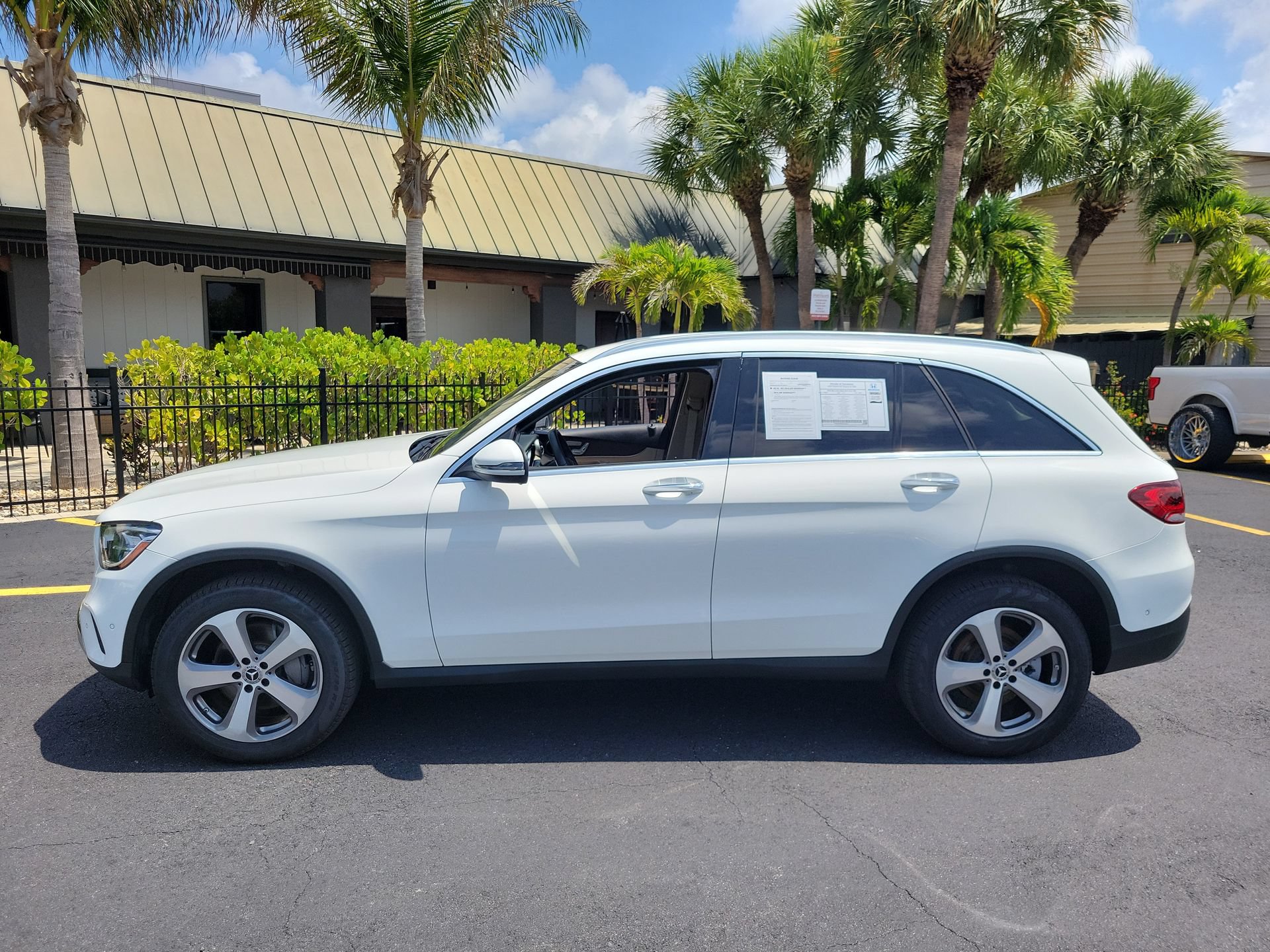 Used 2022 Mercedes-Benz GLC 300 w/ Premium Package Lite image 8