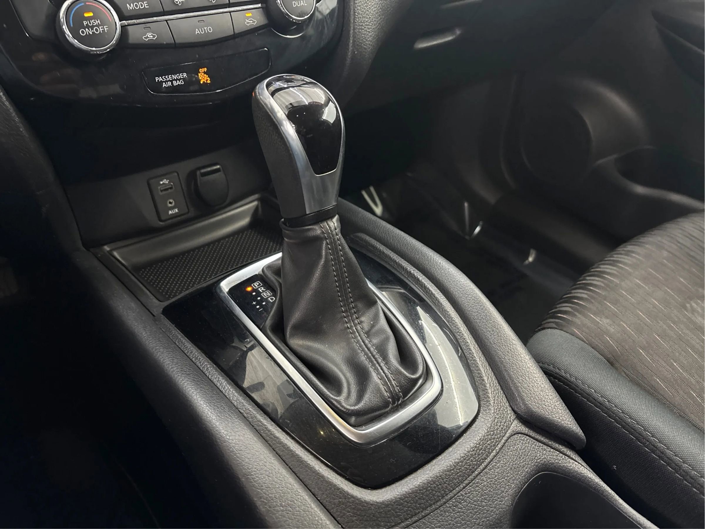 Used 2017 Nissan Rogue SV w/ Midnight Edition Package image 43