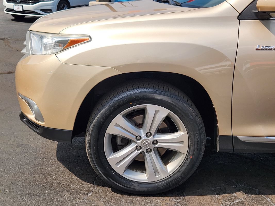Used 2012 Toyota Highlander Limited w/ Tow Pkg AWD/4WD image 12