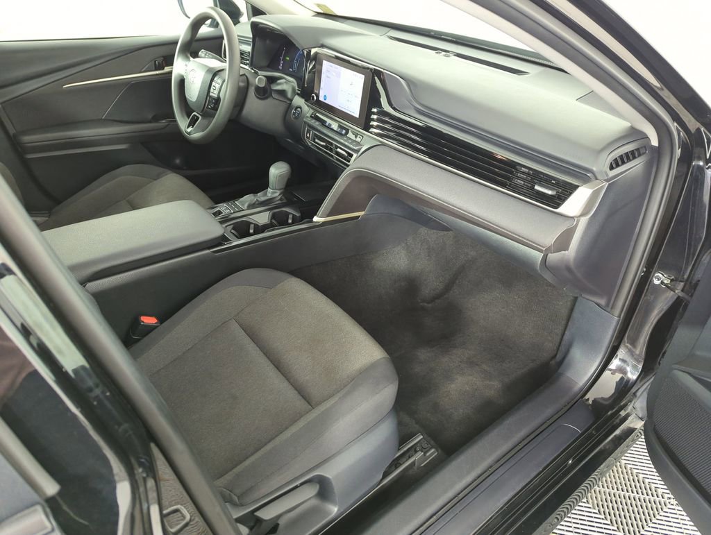 Used 2025 Toyota Camry LE FWD image 33