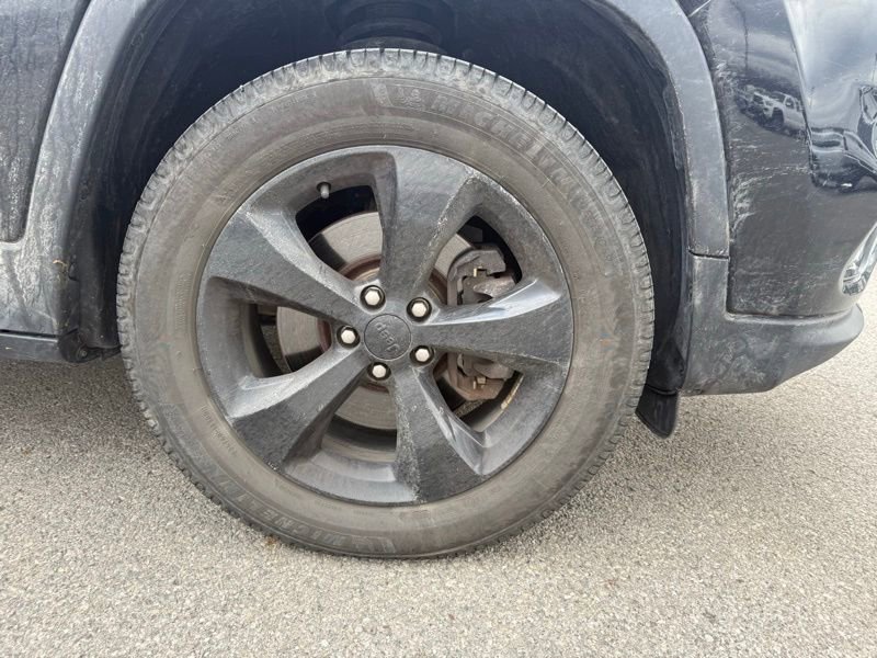 Used 2020 Jeep Cherokee Latitude Plus image 4