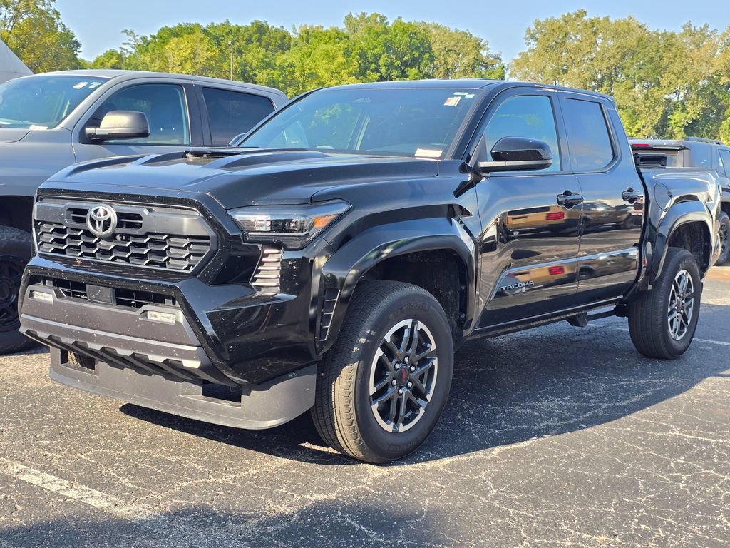 Used 2025 Toyota Tacoma TRD Sport AWD/4WD image 4