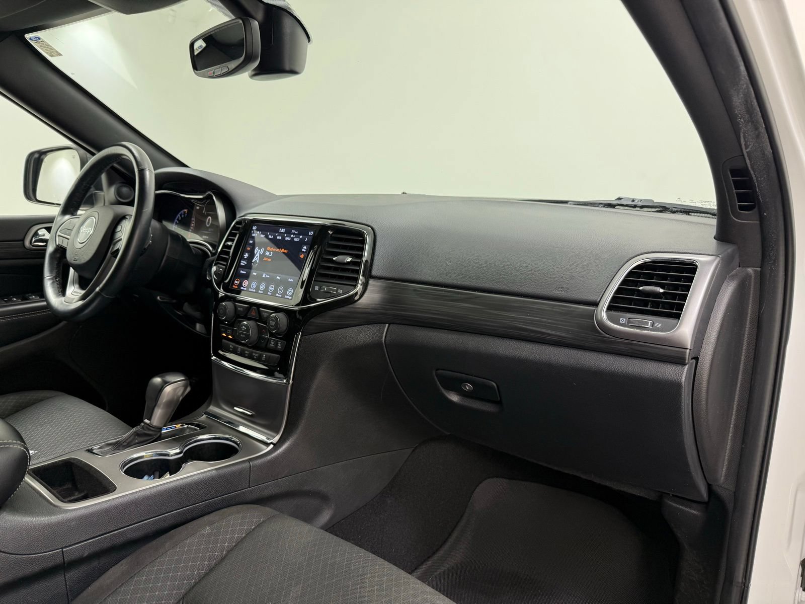 Used 2021 Jeep Grand Cherokee Freedom Edition AWD/4WD image 30