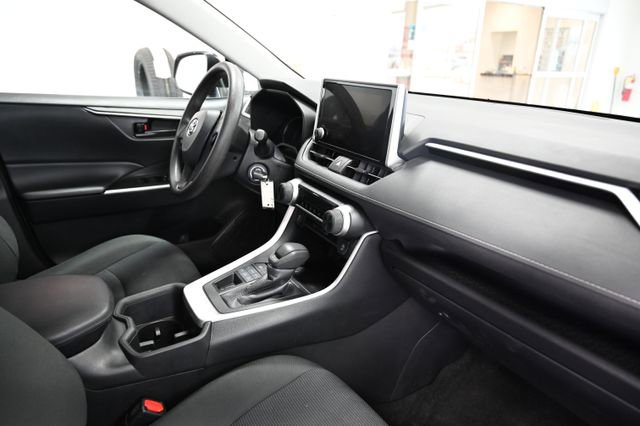 Used 2024 Toyota RAV4 LE AWD/4WD image 14
