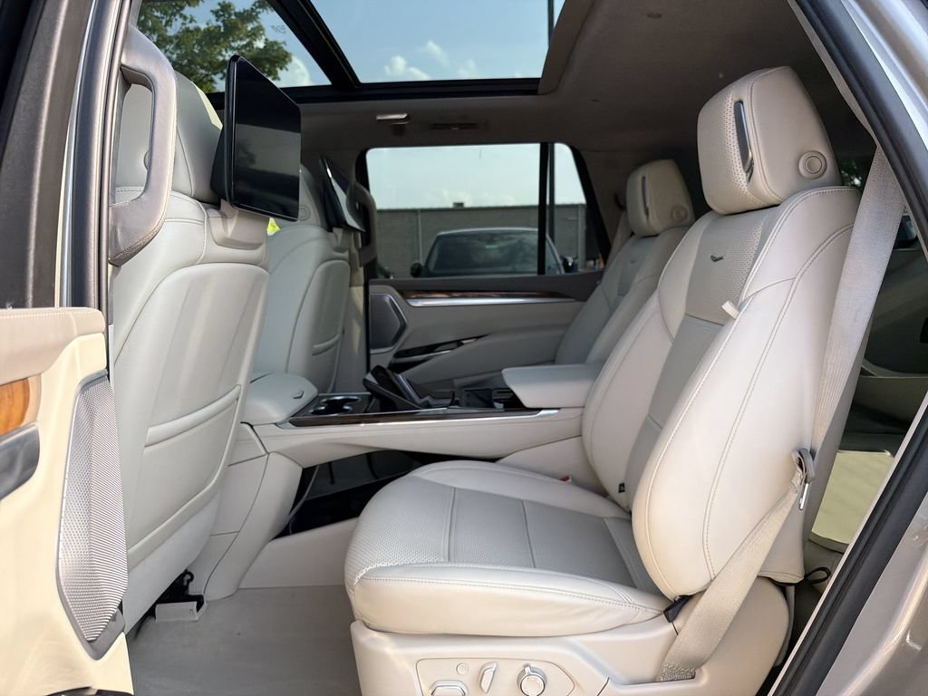Used 2025 Cadillac Escalade Sport Platinum AWD/4WD image 13