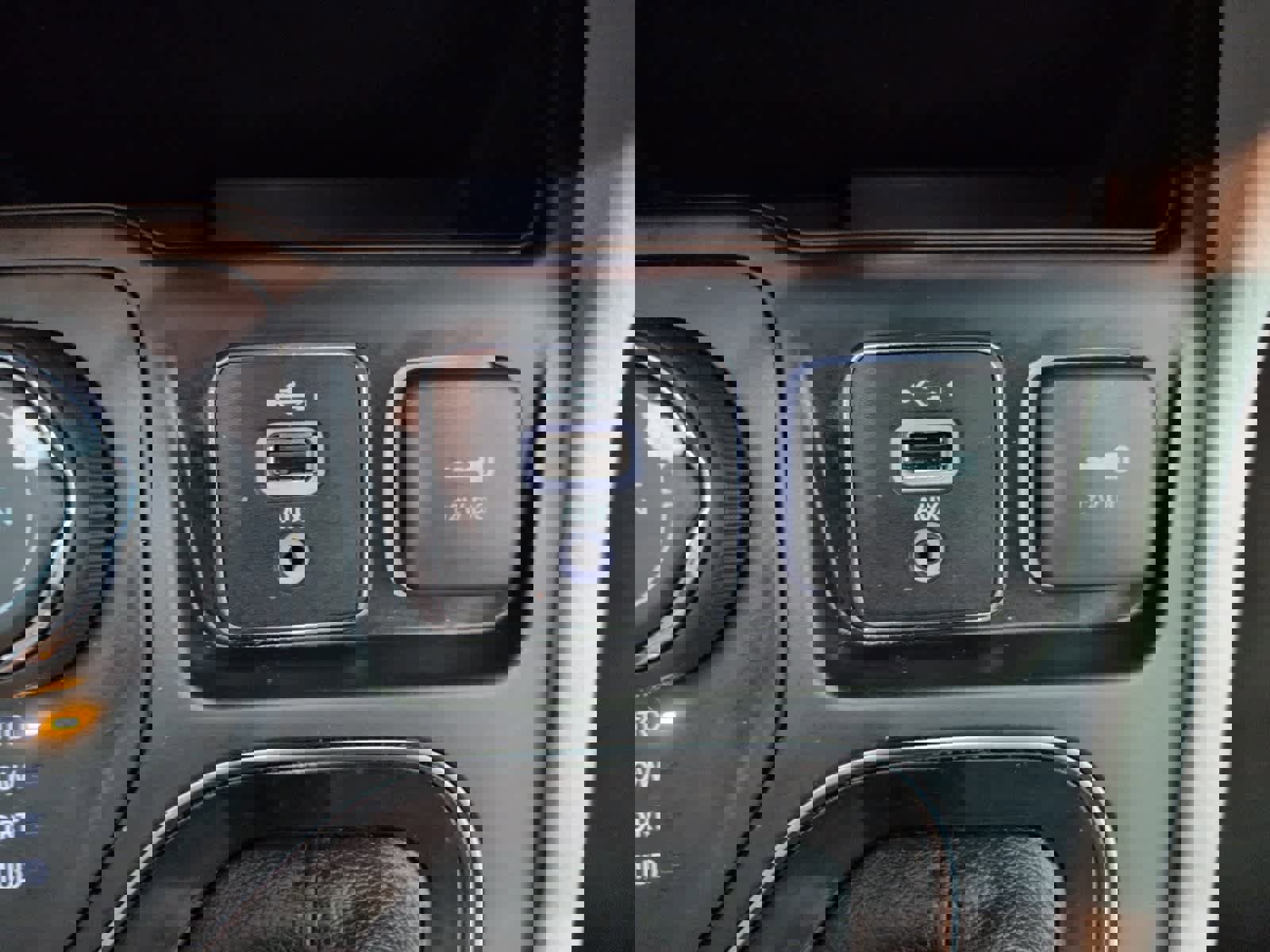 Used 2020 Jeep Cherokee Limited AWD/4WD image 22