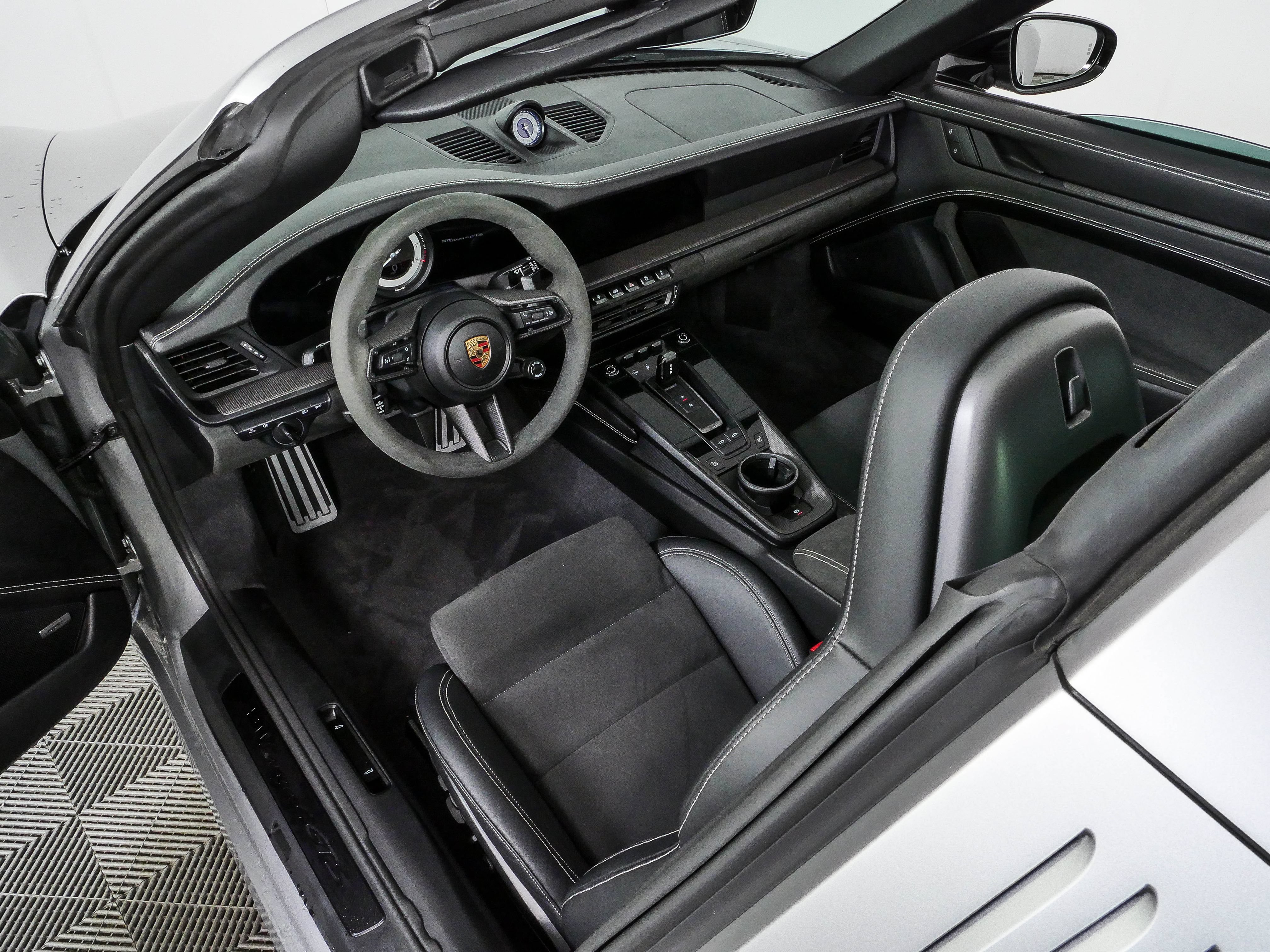 Certified 2024 Porsche 911 Targa 4 GTS w/ Premium Package AWD/4WD image 38