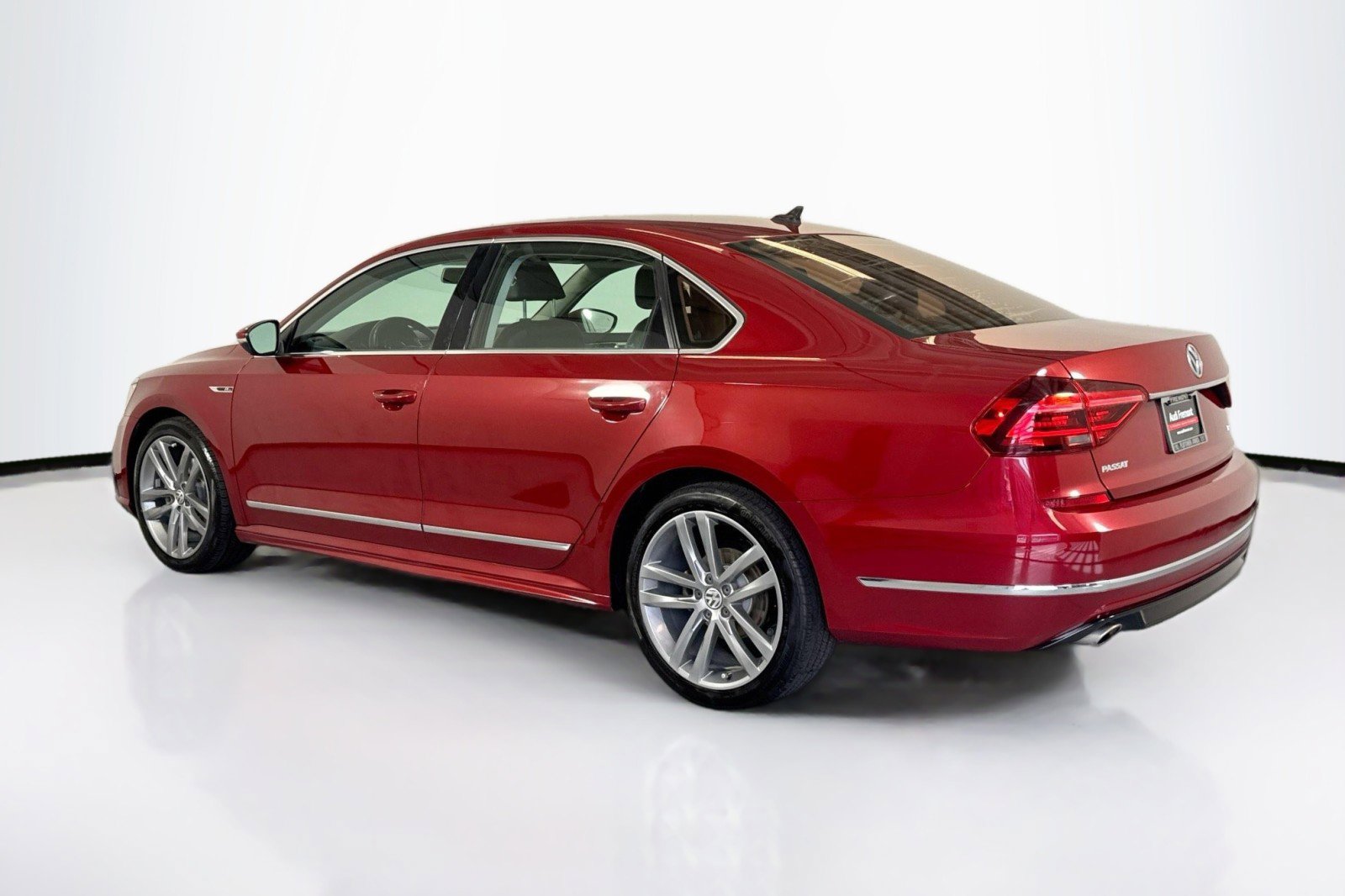 Used 2017 Volkswagen Passat 1.8T R-Line w/ R-Line Lighting Package FWD image 7
