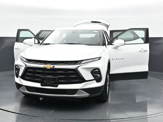 Used 2025 Chevrolet Blazer LT FWD image 46