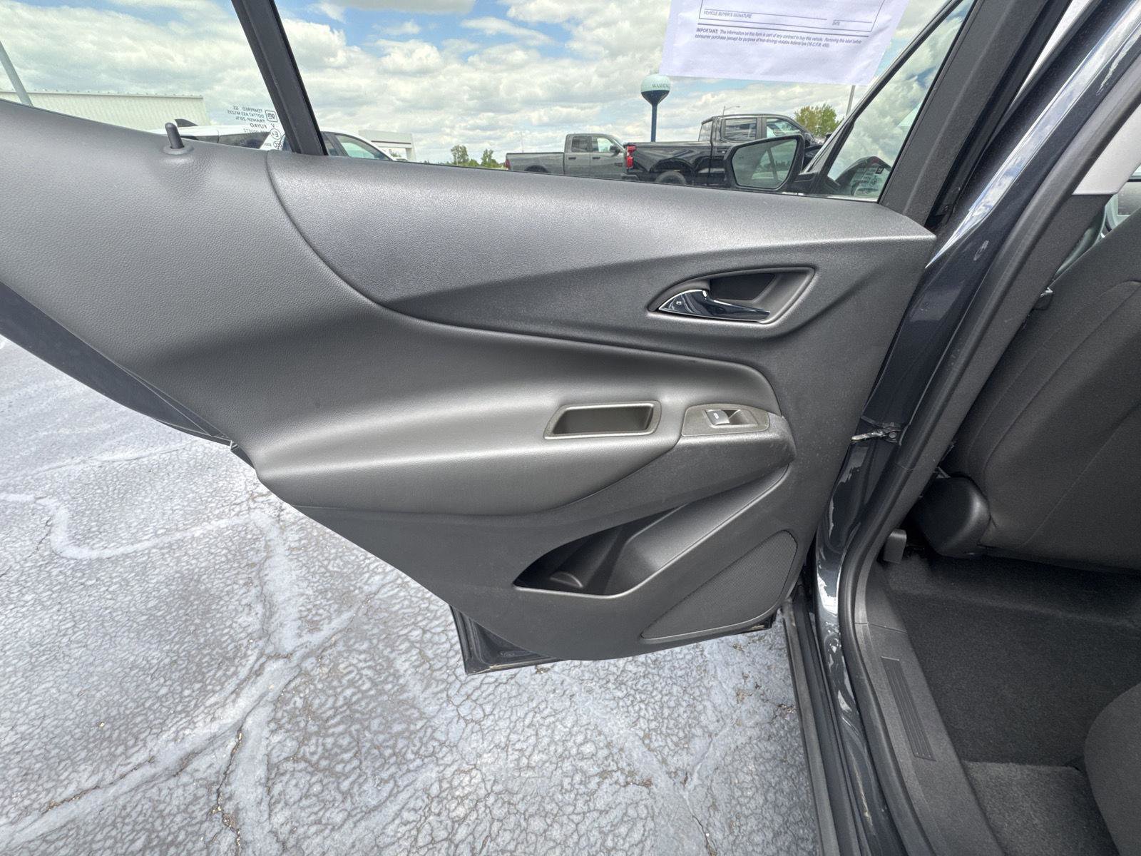 Used 2023 Chevrolet Equinox LT FWD image 11