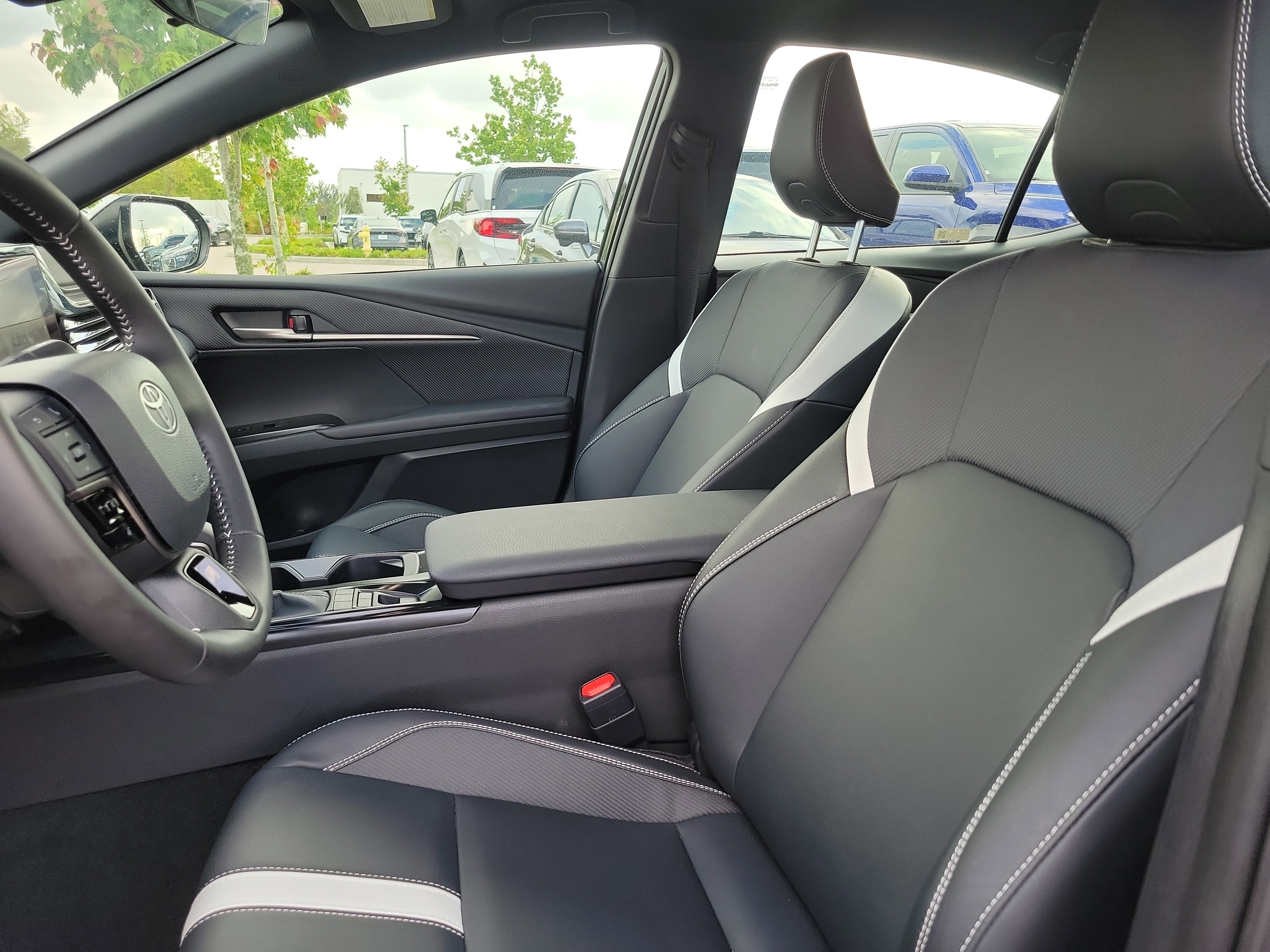 Used 2025 Toyota Camry SE image 23