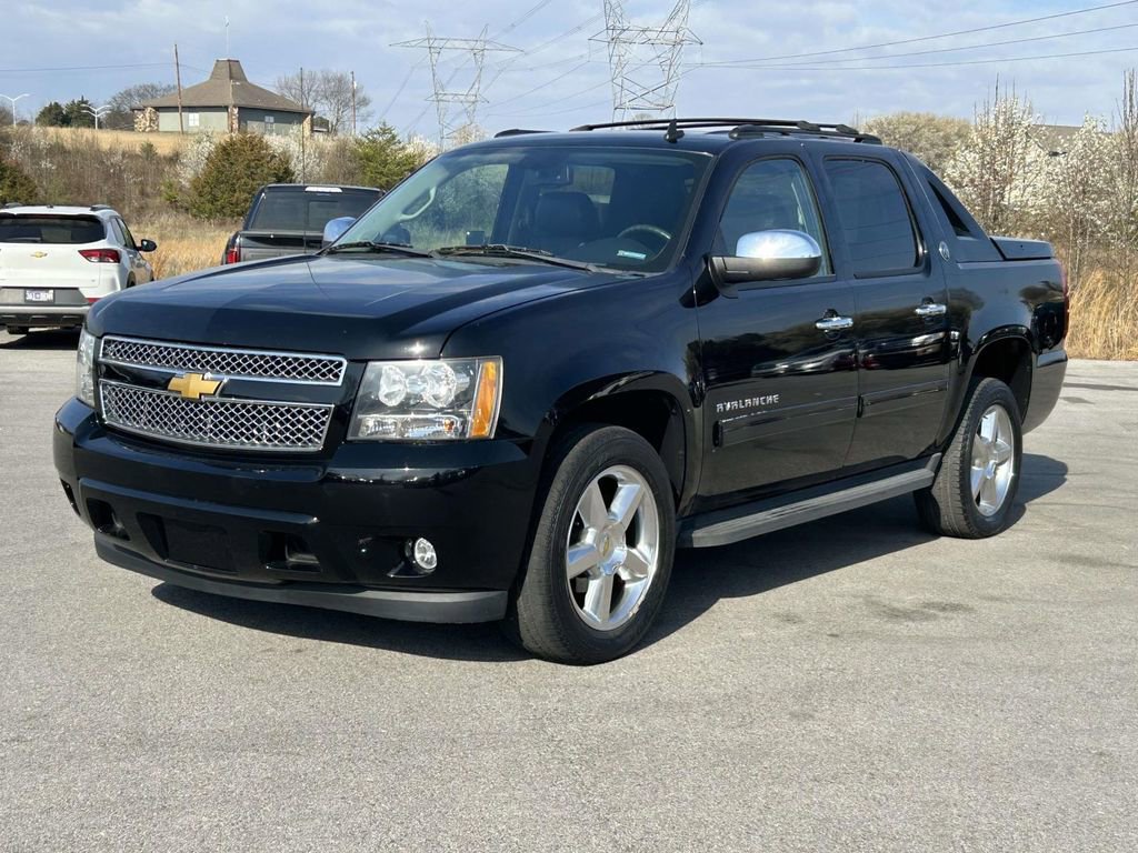 Used 2013 Chevrolet Avalanche LT w/ All-Star Edition image 7