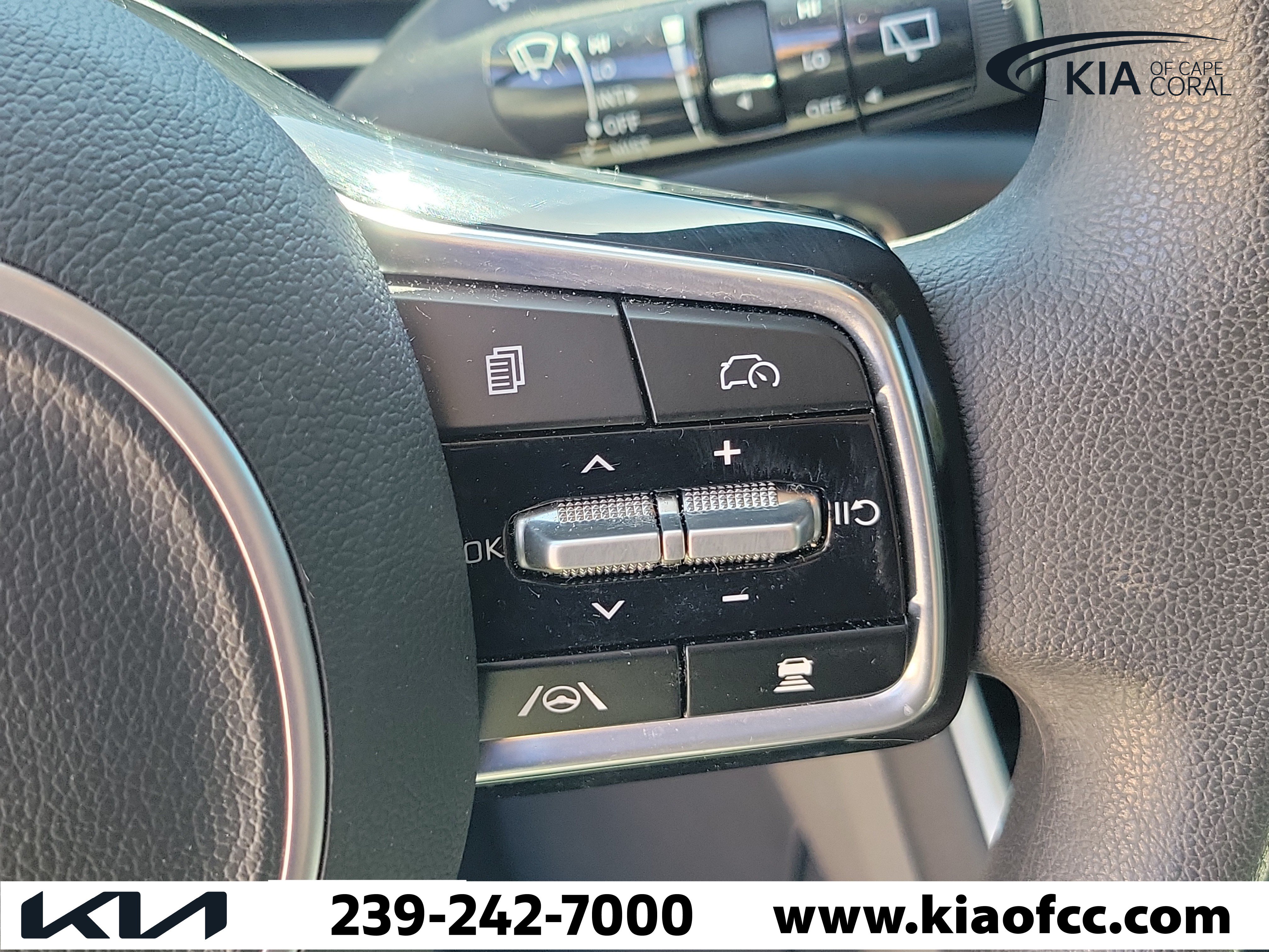 Certified 2025 Kia Carnival LX FWD image 25