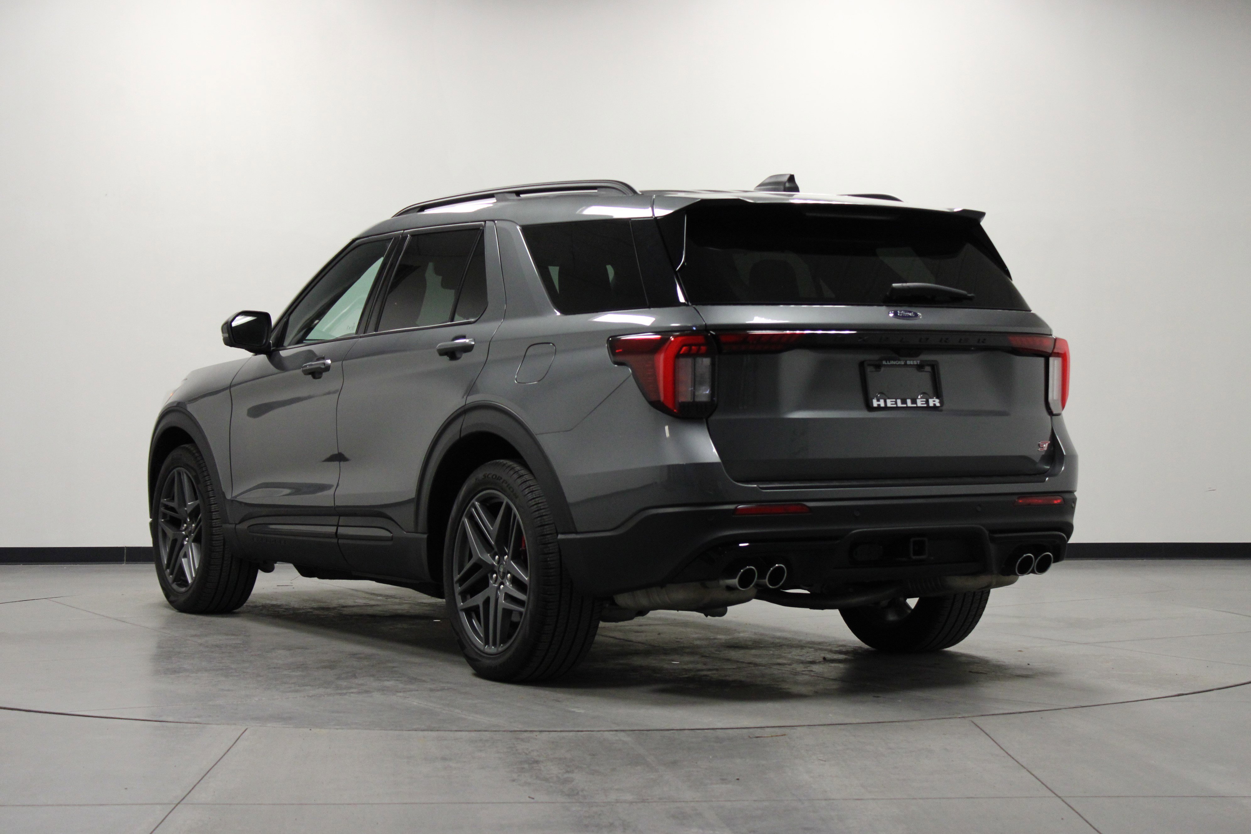 Used 2025 Ford Explorer ST image 6