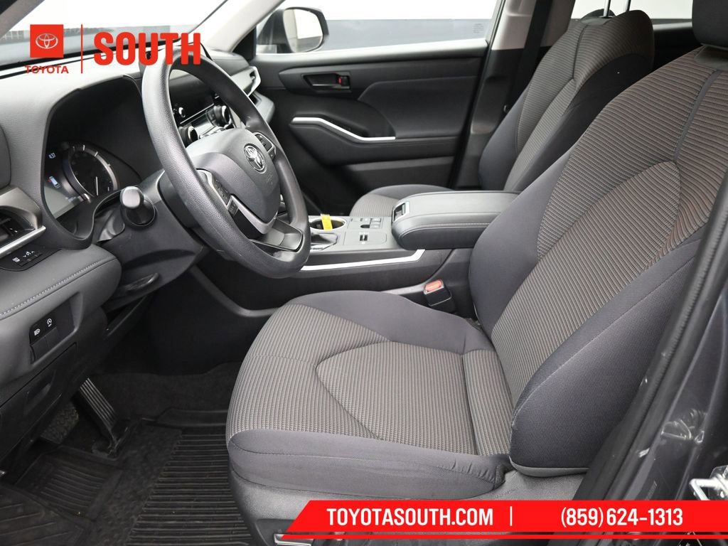 Used 2023 Toyota Highlander L image 25