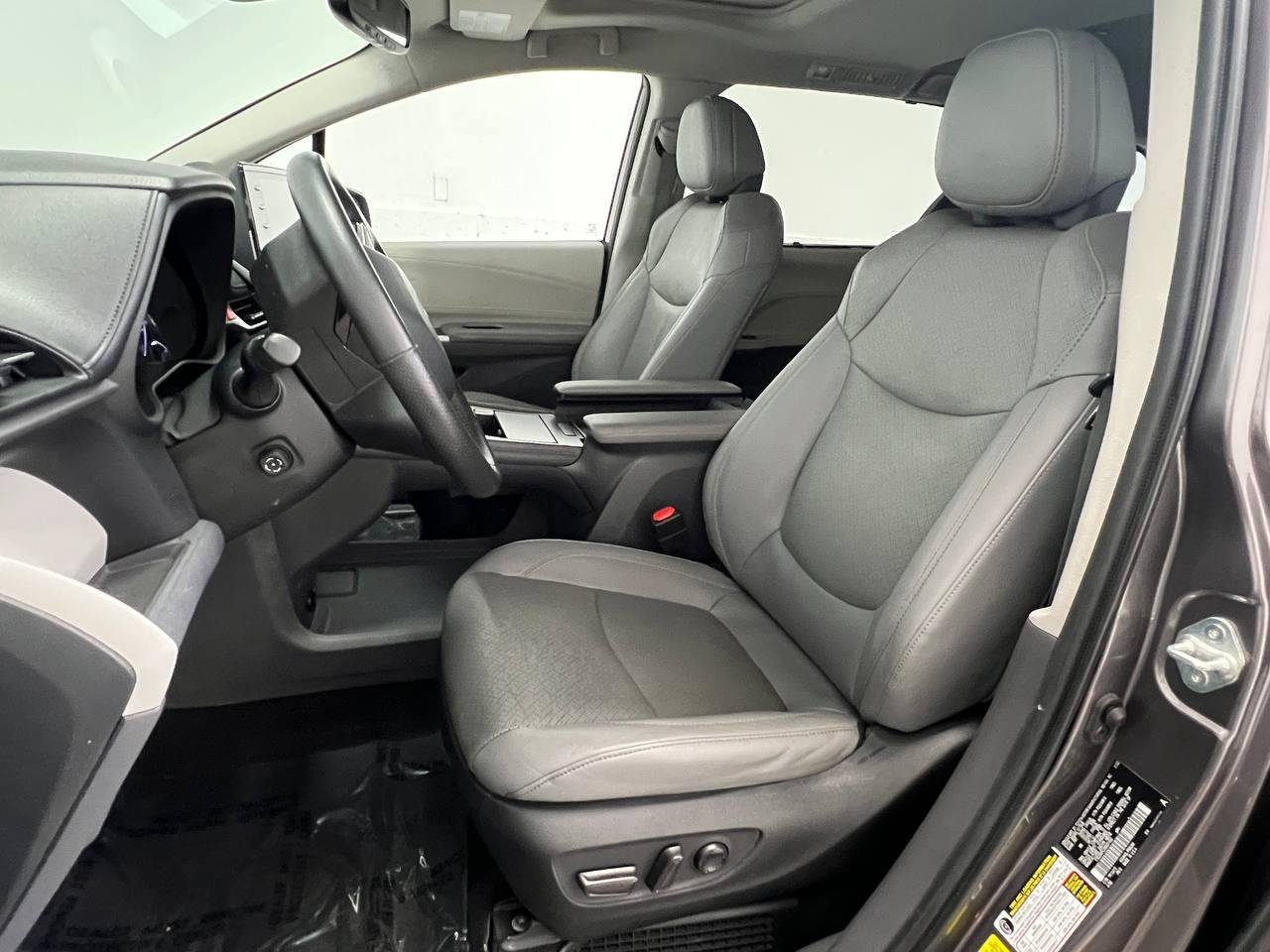 Used 2022 Toyota Sienna Limited AWD/4WD image 8
