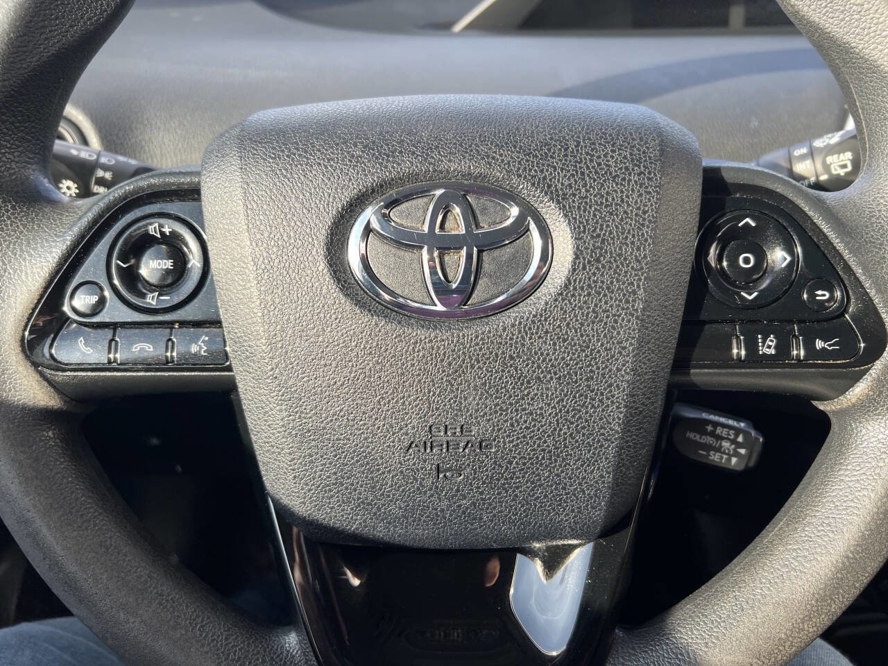 Used 2021 Toyota Prius LE image 8