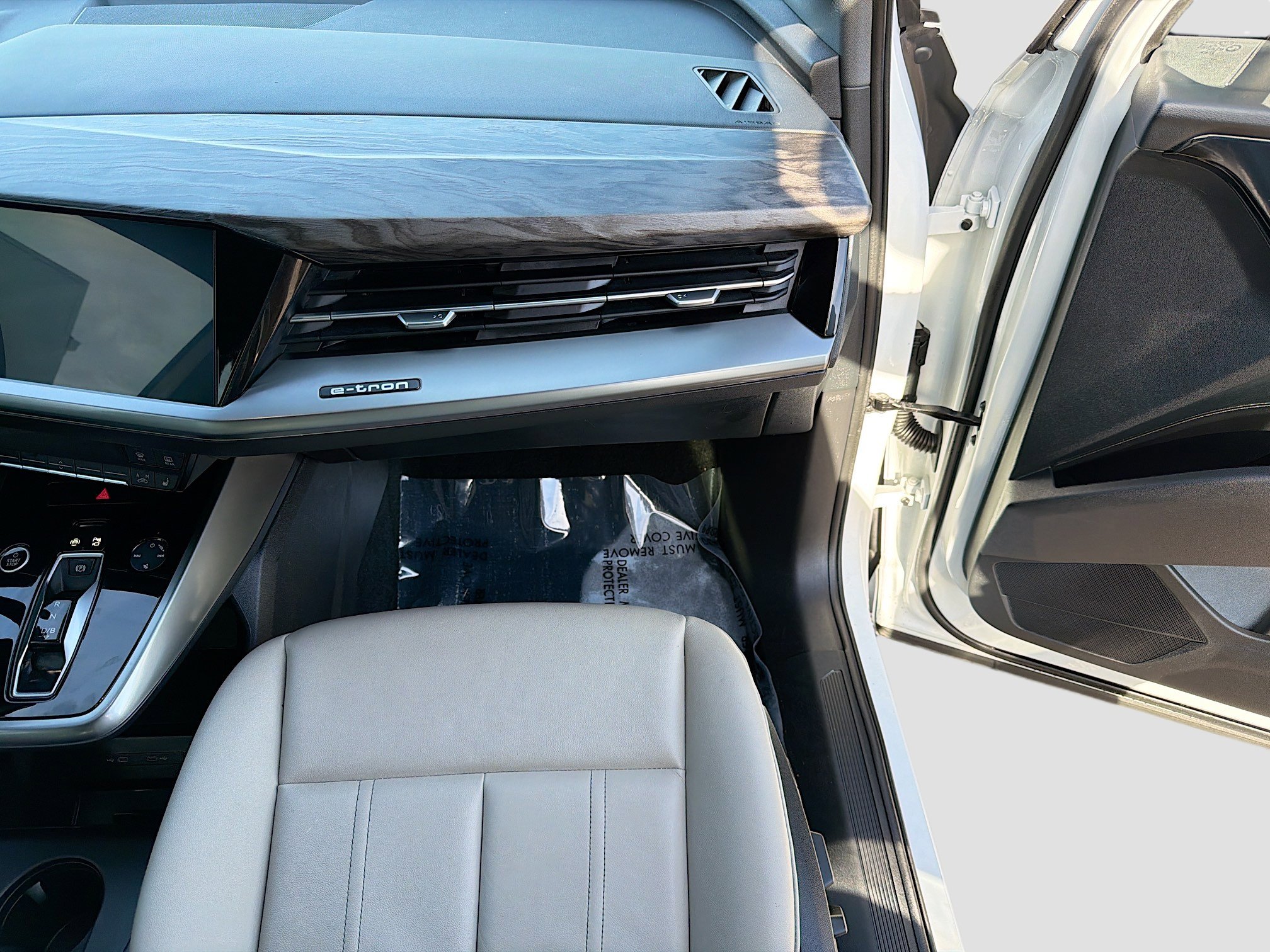 Used 2023 Audi Q4 e-tron Premium Plus image 17