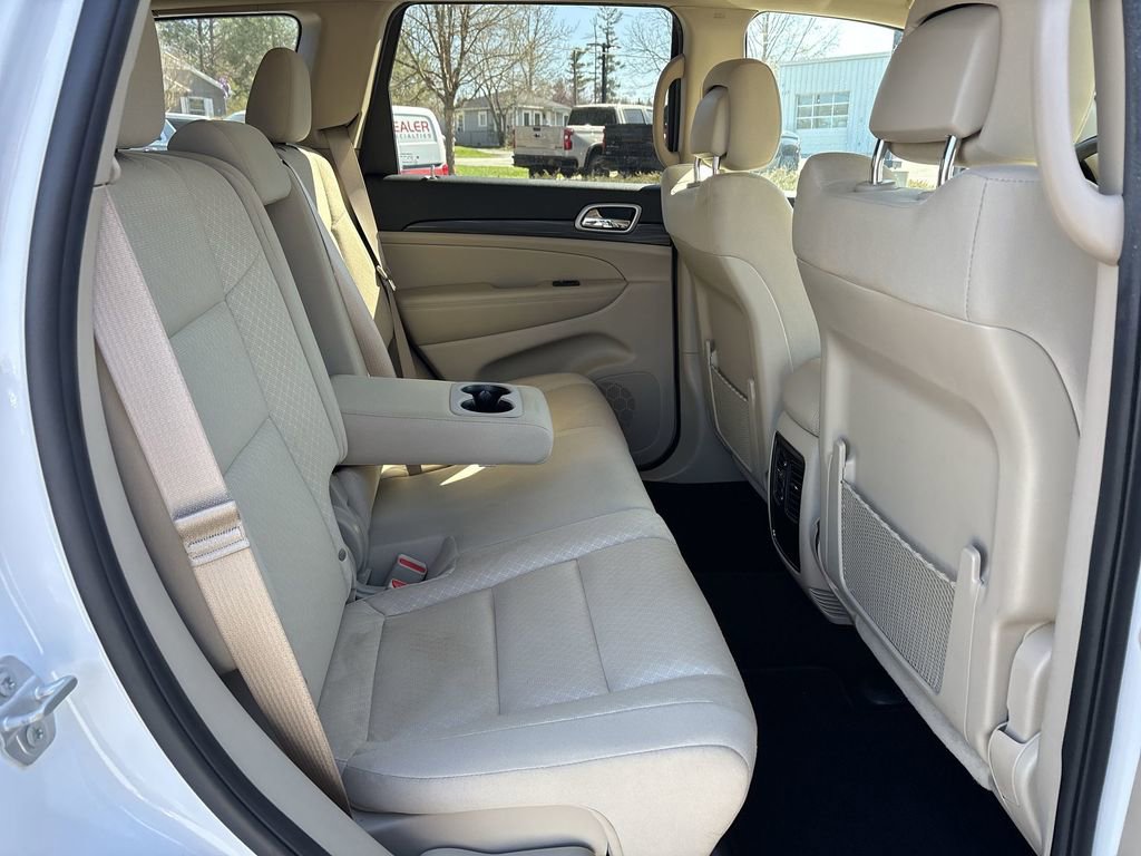 Used 2021 Jeep Grand Cherokee Laredo image 28