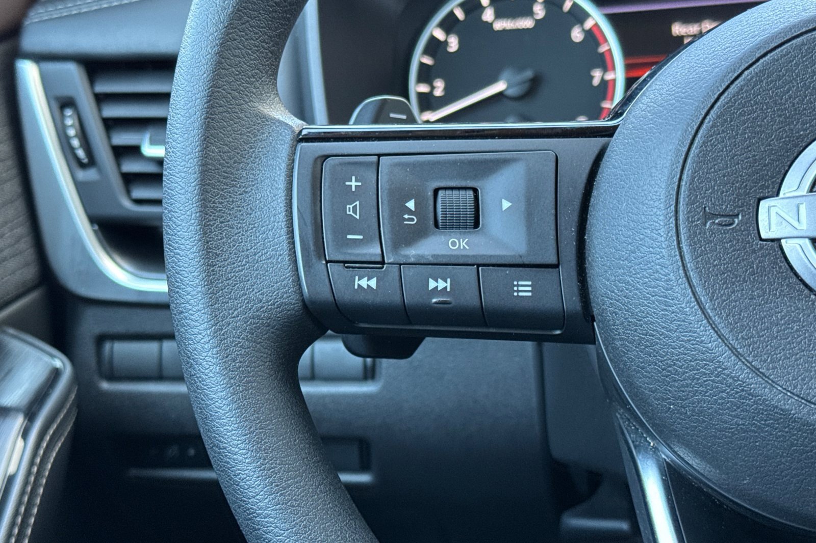 Certified 2023 Nissan Rogue SV image 27