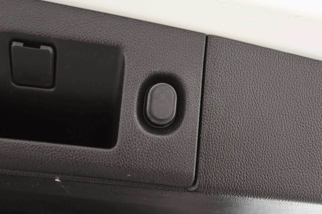 Used 2017 Chevrolet Suburban LT w/ LT Signature Package image 37