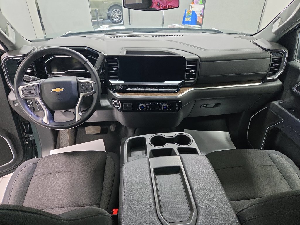 Used 2025 Chevrolet Silverado 1500 LT AWD/4WD image 3