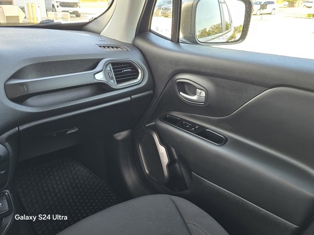 Used 2023 Jeep Renegade Latitude image 19
